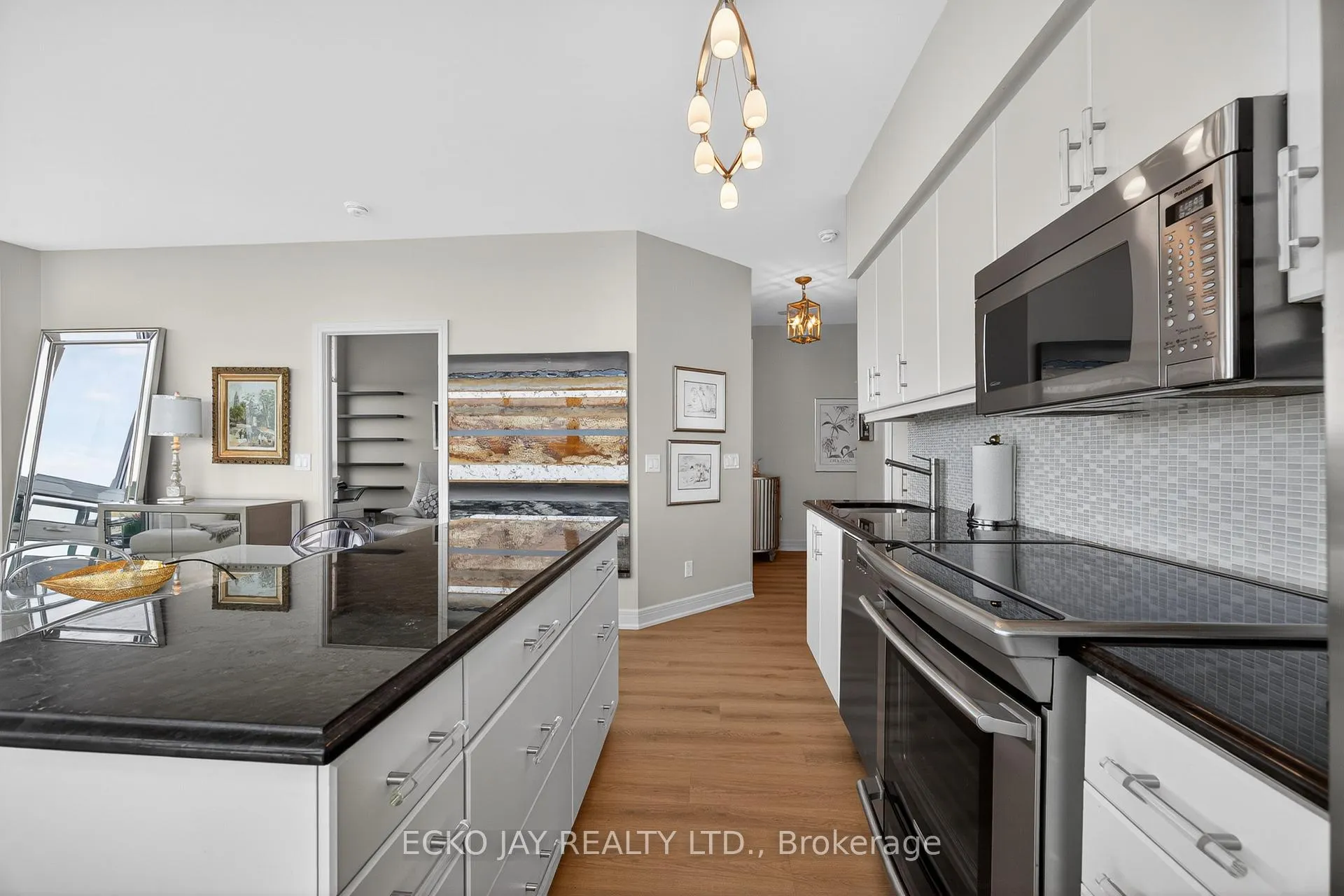 Photo 10 of Unit Ph01, 35 Brian Peck Crescent, Toronto, Thorncliffe Park — HOMEH