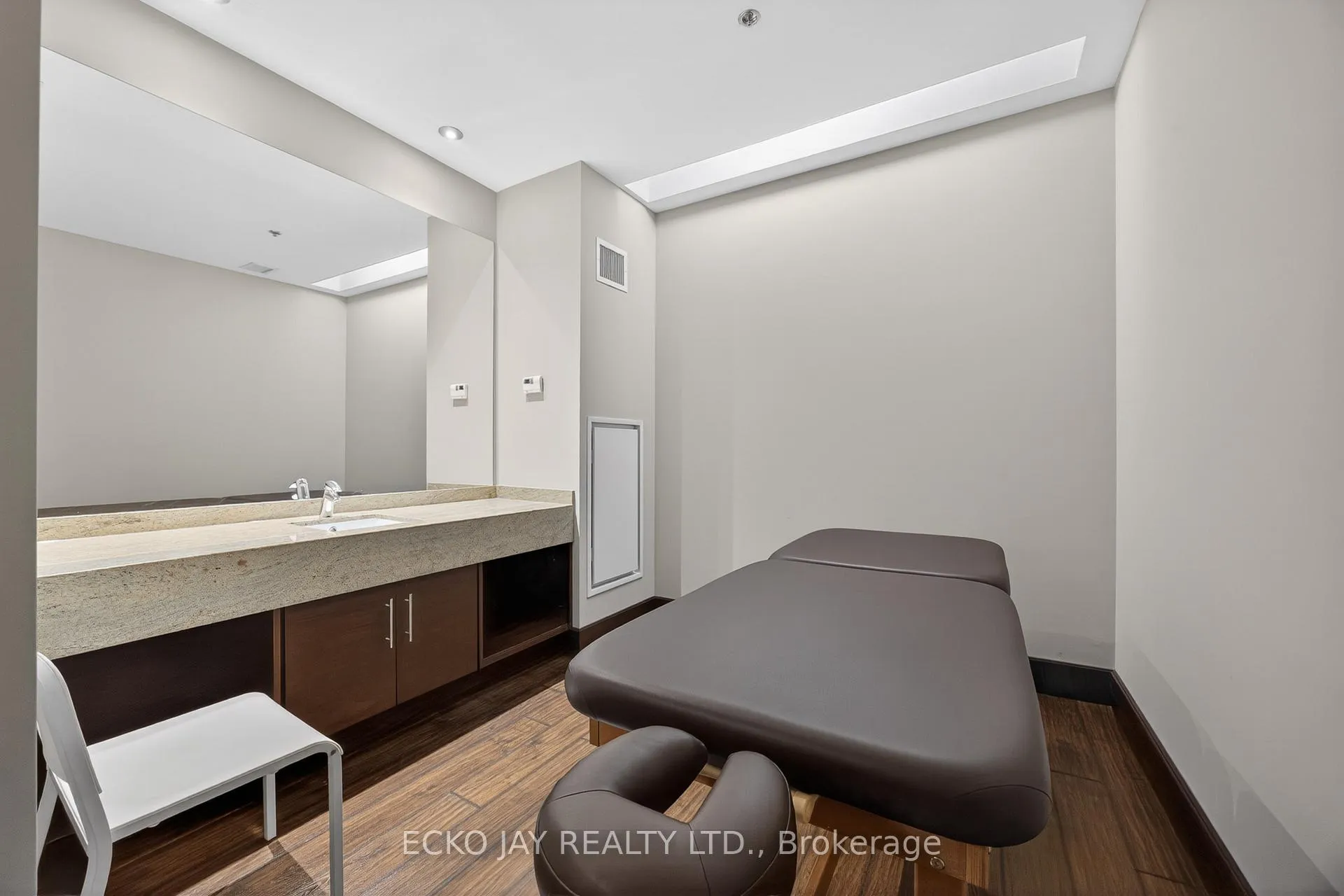 Photo 26 of Unit Ph01, 35 Brian Peck Crescent, Toronto, Thorncliffe Park — HOMEH