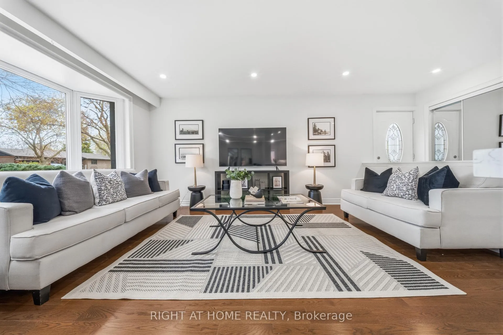 Photo 6 of 11 Farley Crescent, Etobicoke, Willowridge-Martingrove-Richview — HOMEH