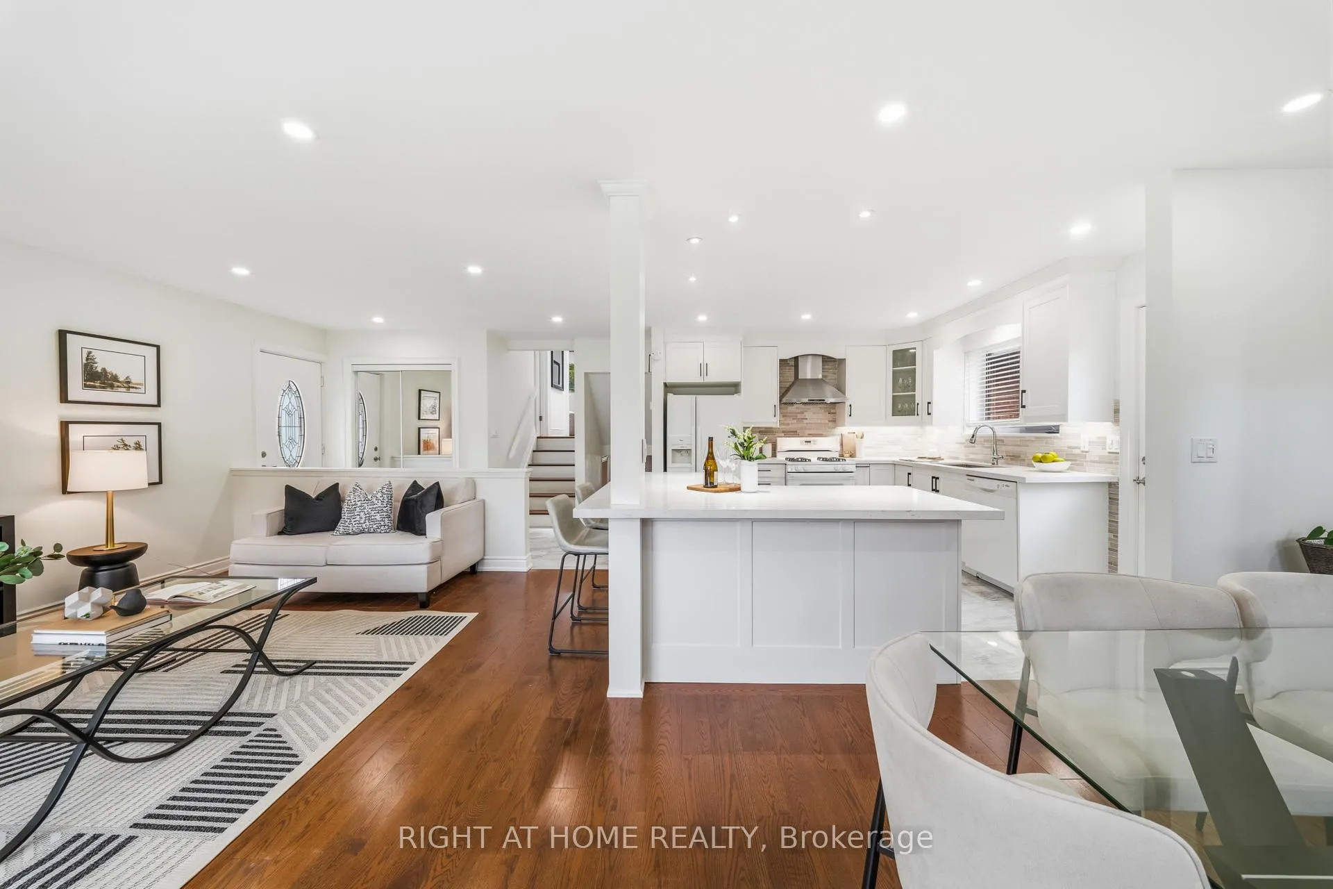 Photo 11 of 11 Farley Crescent, Etobicoke, Willowridge-Martingrove-Richview — HOMEH