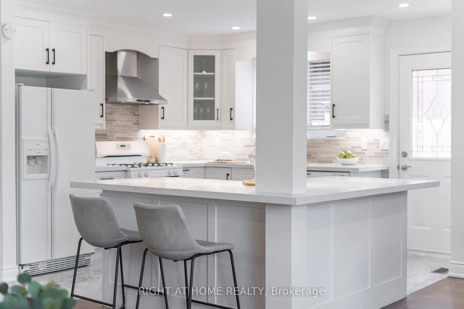Photo 16 of 11 Farley Crescent, Etobicoke, Willowridge-Martingrove-Richview — HOMEH