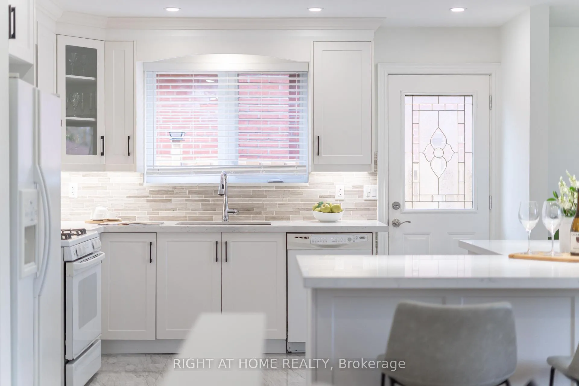 Photo 17 of 11 Farley Crescent, Etobicoke, Willowridge-Martingrove-Richview — HOMEH