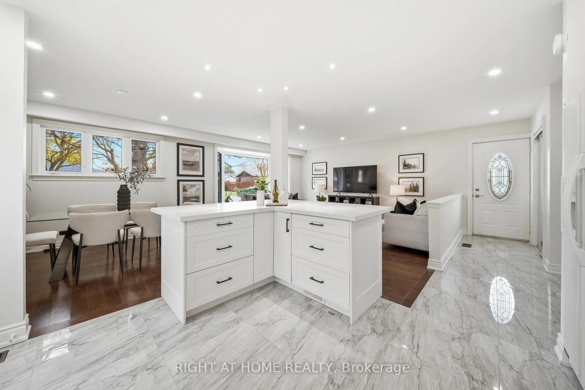 Photo 18 of 11 Farley Crescent, Etobicoke, Willowridge-Martingrove-Richview — HOMEH