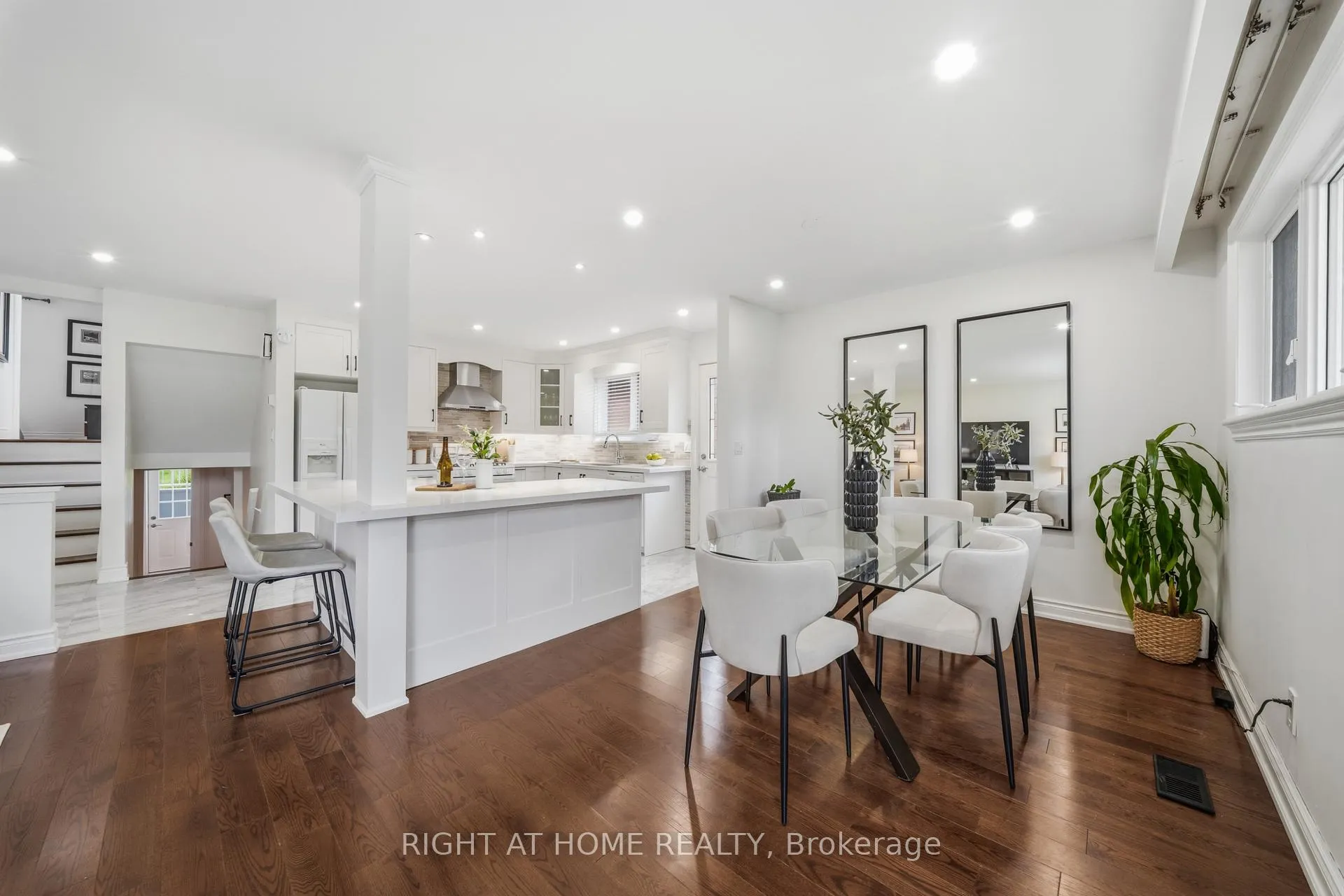 Photo 20 of 11 Farley Crescent, Etobicoke, Willowridge-Martingrove-Richview — HOMEH