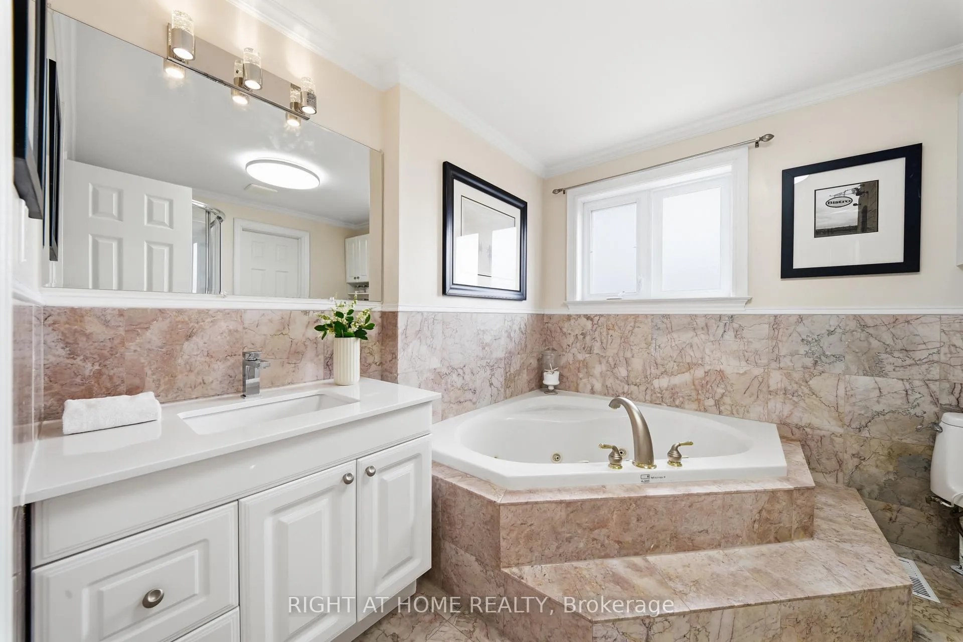 Photo 21 of 11 Farley Crescent, Etobicoke, Willowridge-Martingrove-Richview — HOMEH