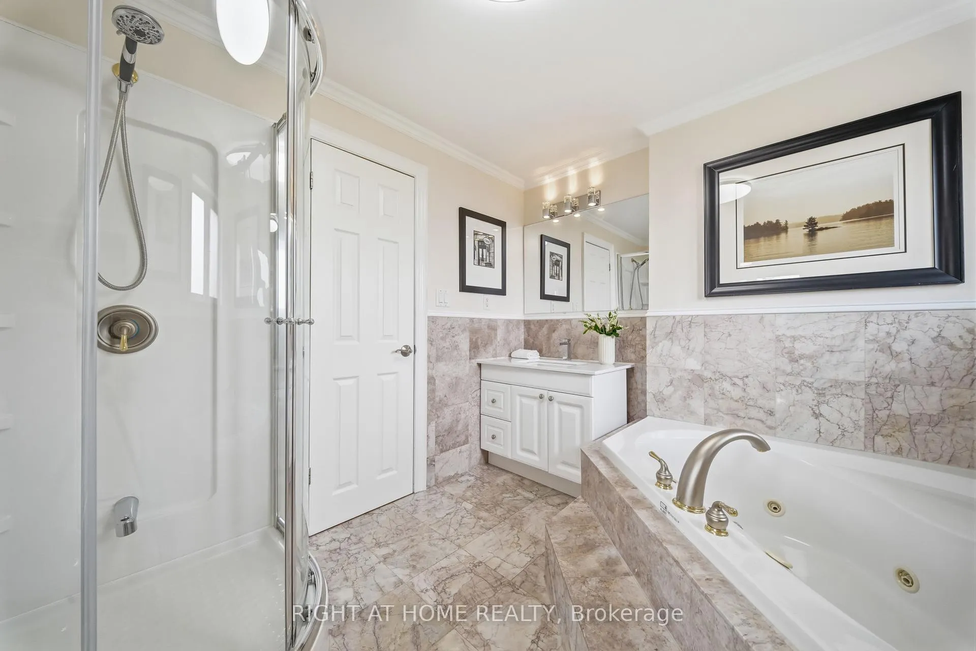Photo 22 of 11 Farley Crescent, Etobicoke, Willowridge-Martingrove-Richview — HOMEH