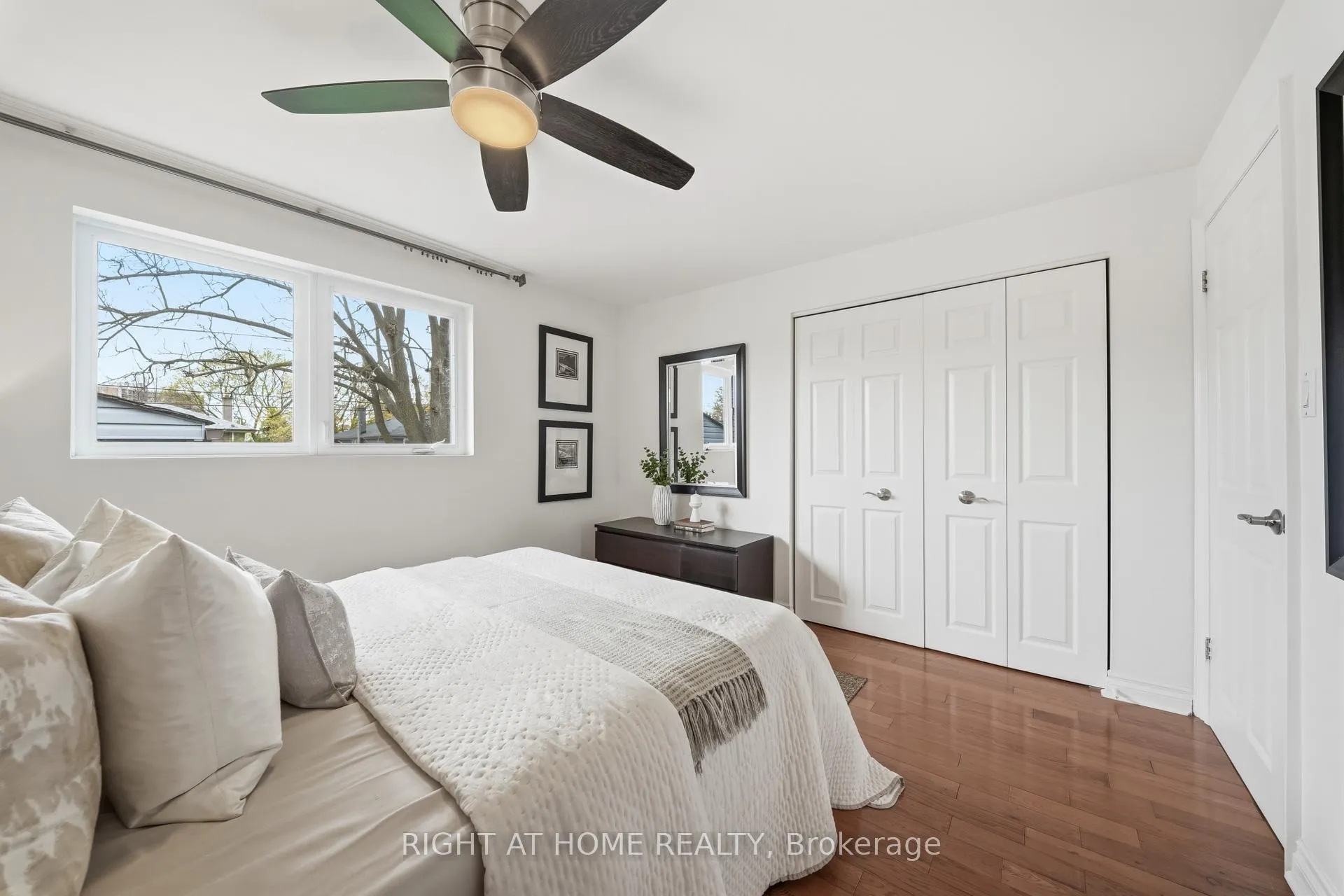 Photo 27 of 11 Farley Crescent, Etobicoke, Willowridge-Martingrove-Richview — HOMEH