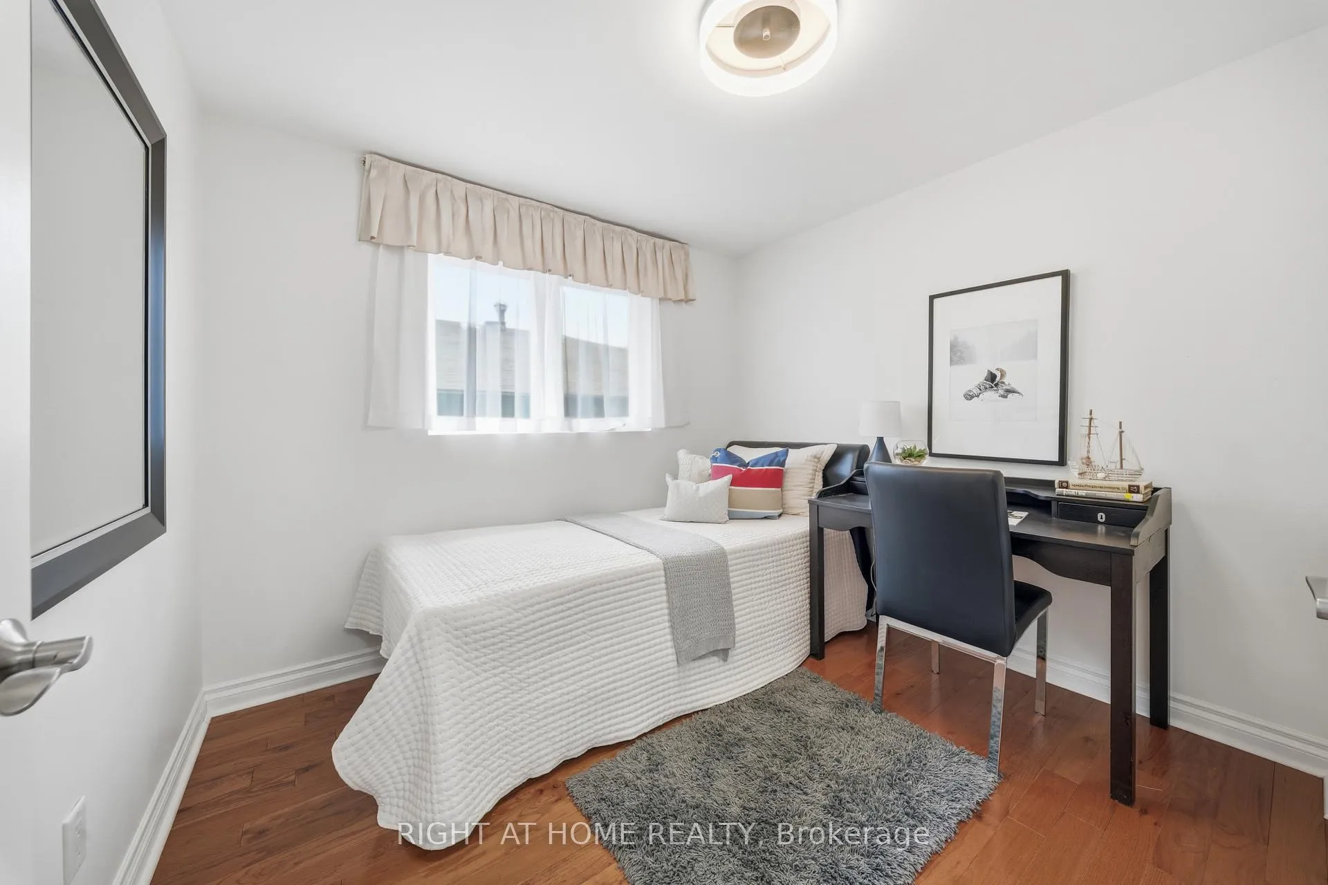 Photo 30 of 11 Farley Crescent, Etobicoke, Willowridge-Martingrove-Richview — HOMEH