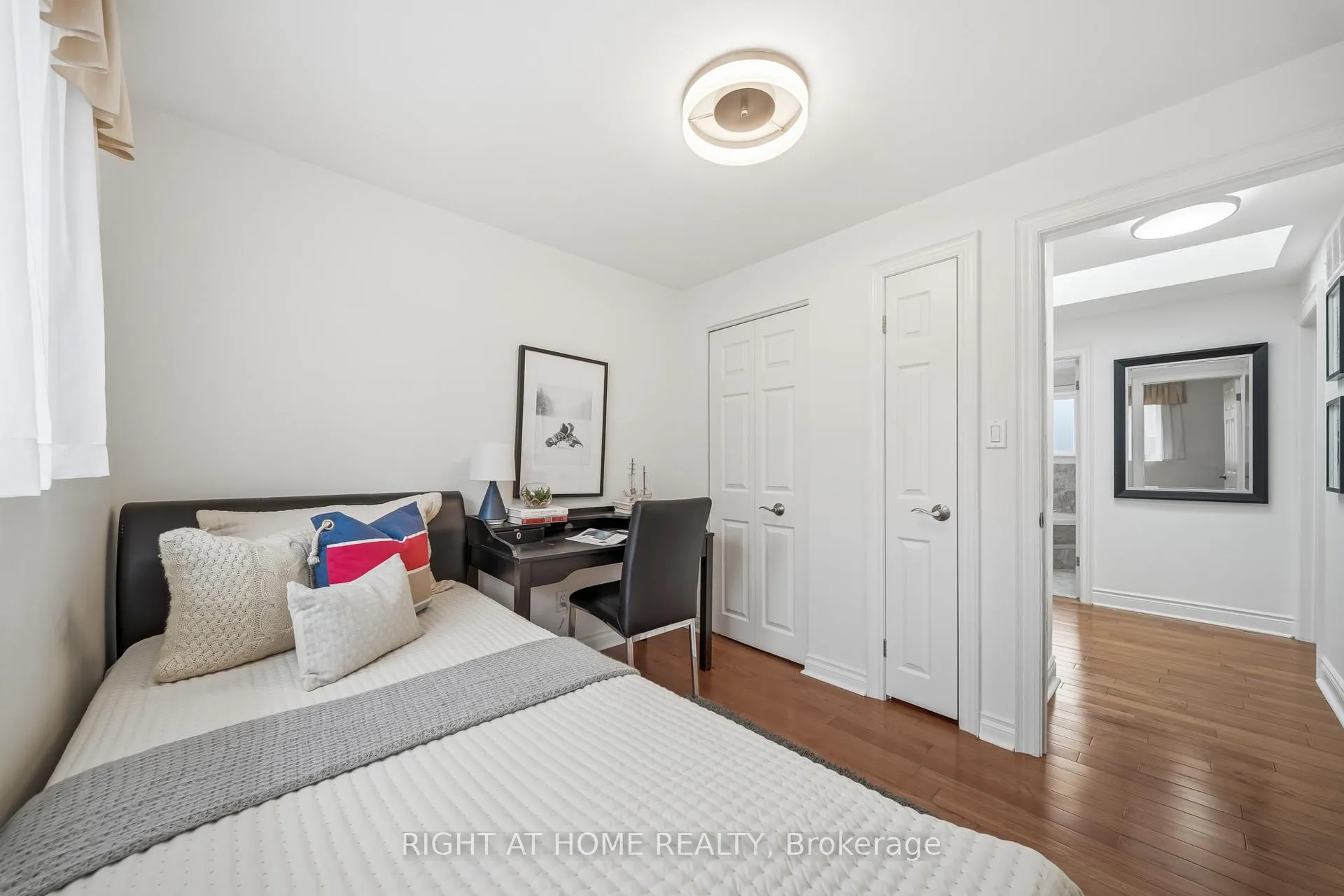 Photo 31 of 11 Farley Crescent, Etobicoke, Willowridge-Martingrove-Richview — HOMEH