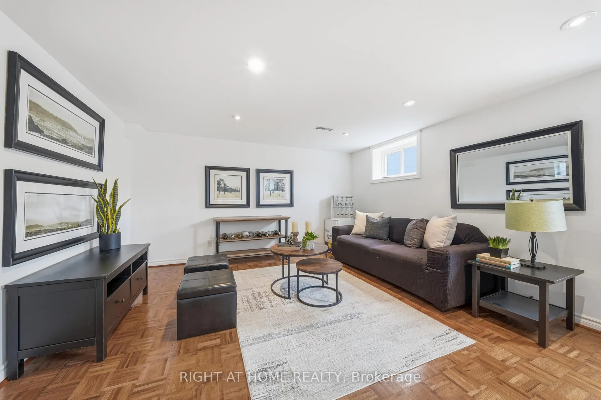Photo 32 of 11 Farley Crescent, Etobicoke, Willowridge-Martingrove-Richview — HOMEH