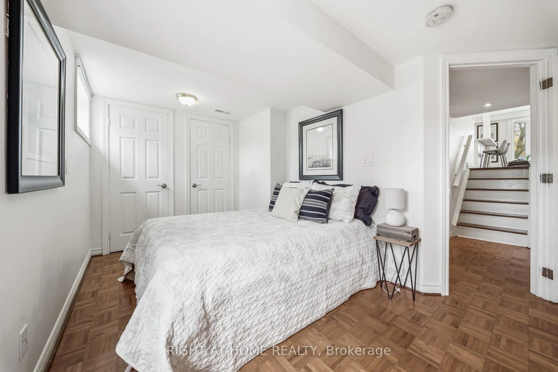 Photo 35 of 11 Farley Crescent, Etobicoke, Willowridge-Martingrove-Richview — HOMEH