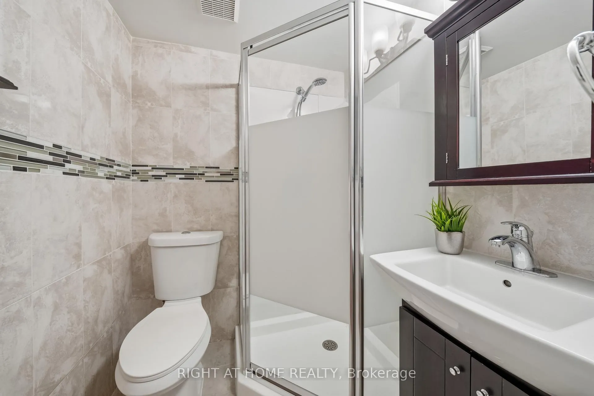 Photo 36 of 11 Farley Crescent, Etobicoke, Willowridge-Martingrove-Richview — HOMEH
