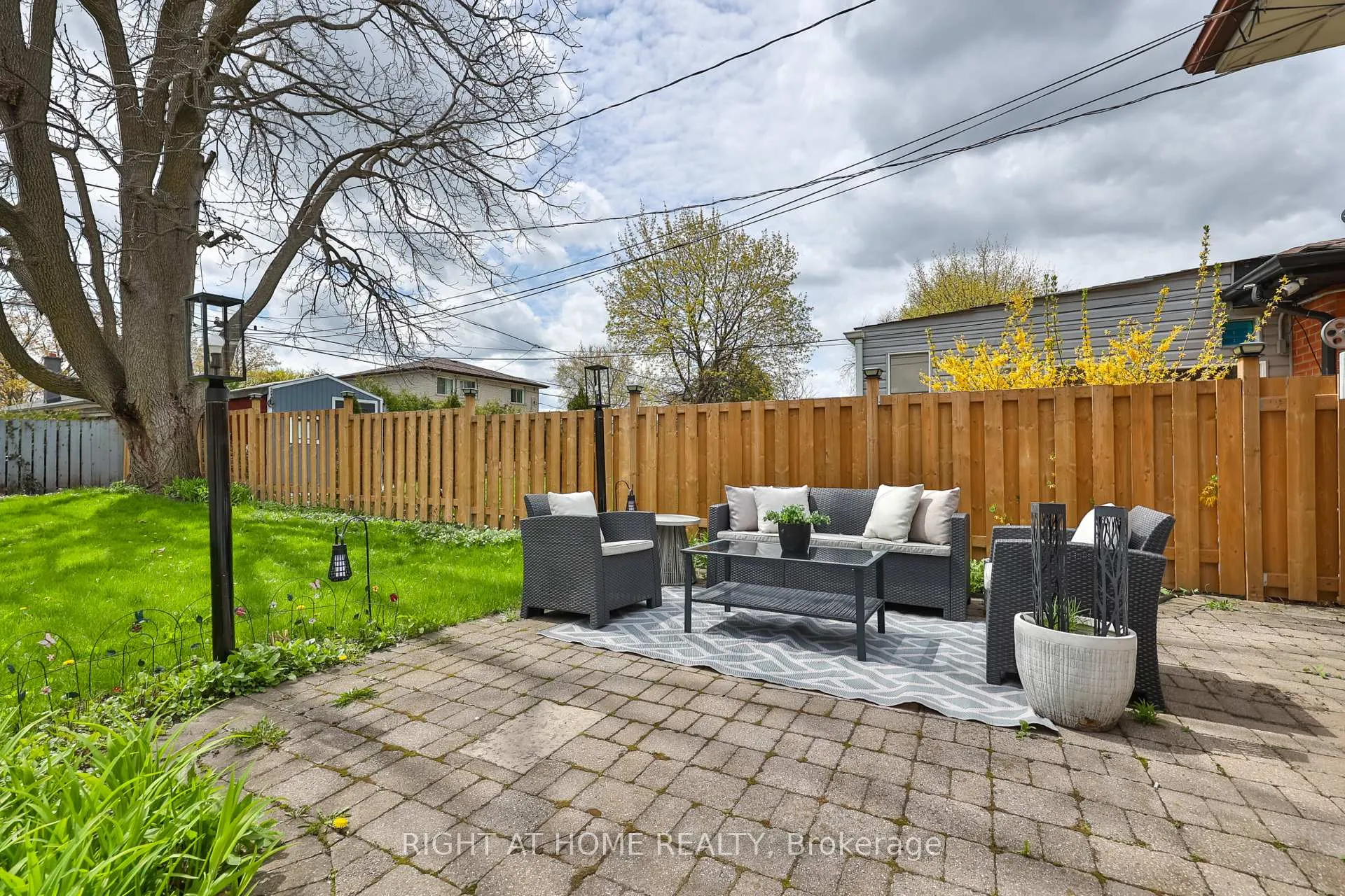 Photo 39 of 11 Farley Crescent, Etobicoke, Willowridge-Martingrove-Richview — HOMEH