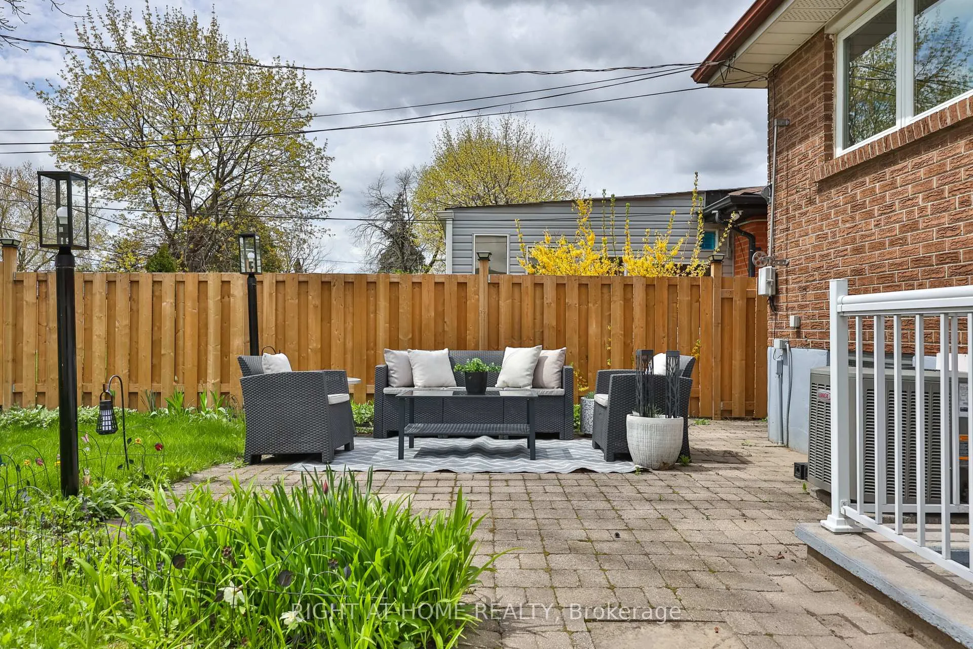 Photo 42 of 11 Farley Crescent, Etobicoke, Willowridge-Martingrove-Richview — HOMEH