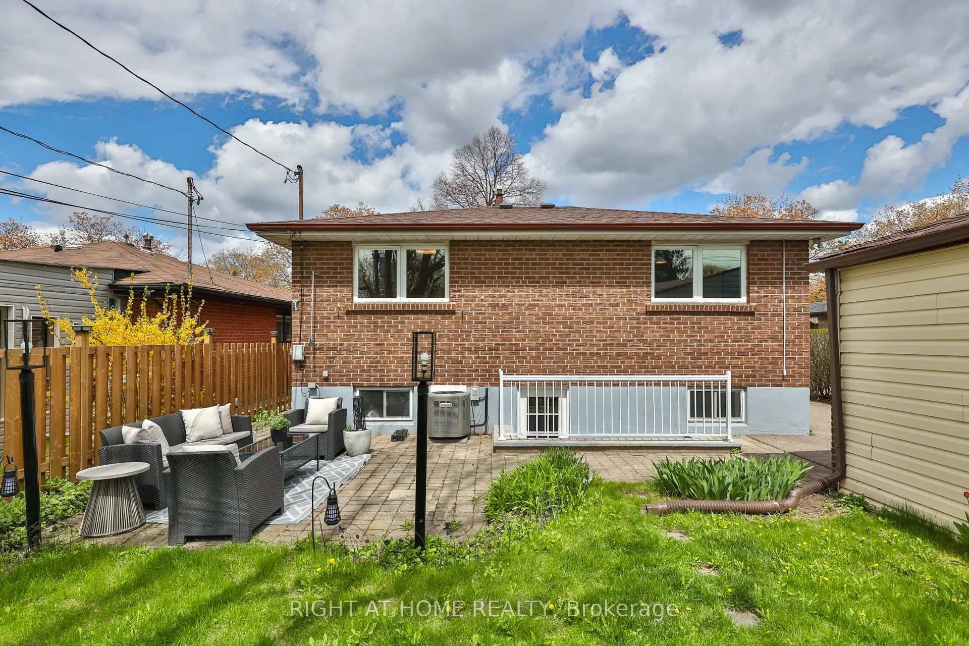 Photo 43 of 11 Farley Crescent, Etobicoke, Willowridge-Martingrove-Richview — HOMEH