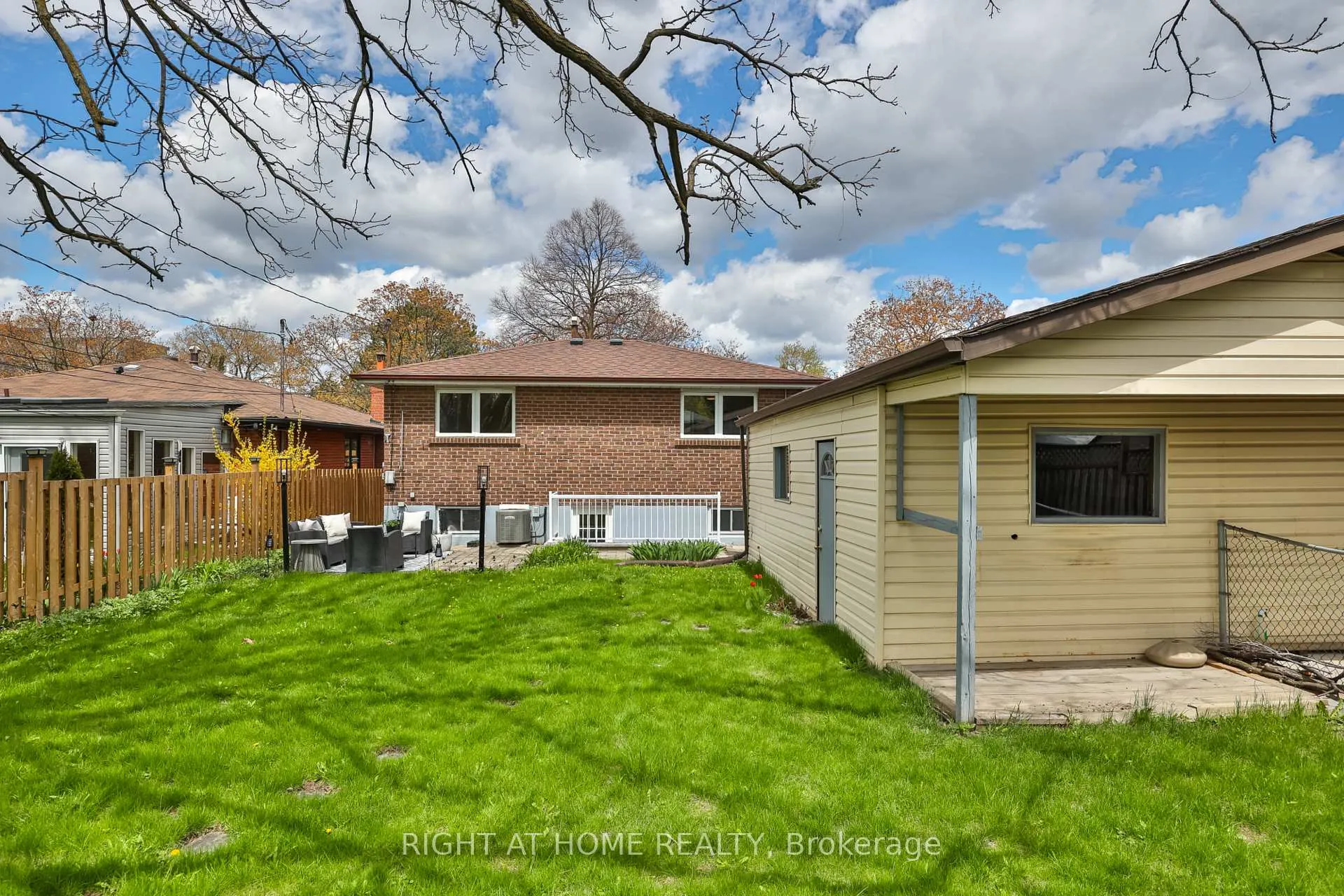 Photo 44 of 11 Farley Crescent, Etobicoke, Willowridge-Martingrove-Richview — HOMEH