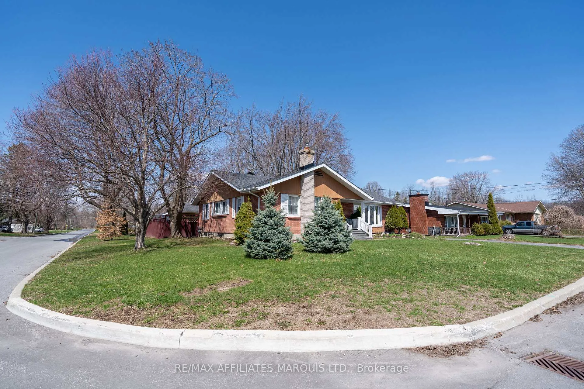 Photo 3 of 1407 Boyd Street S, Cornwall — HOMEH