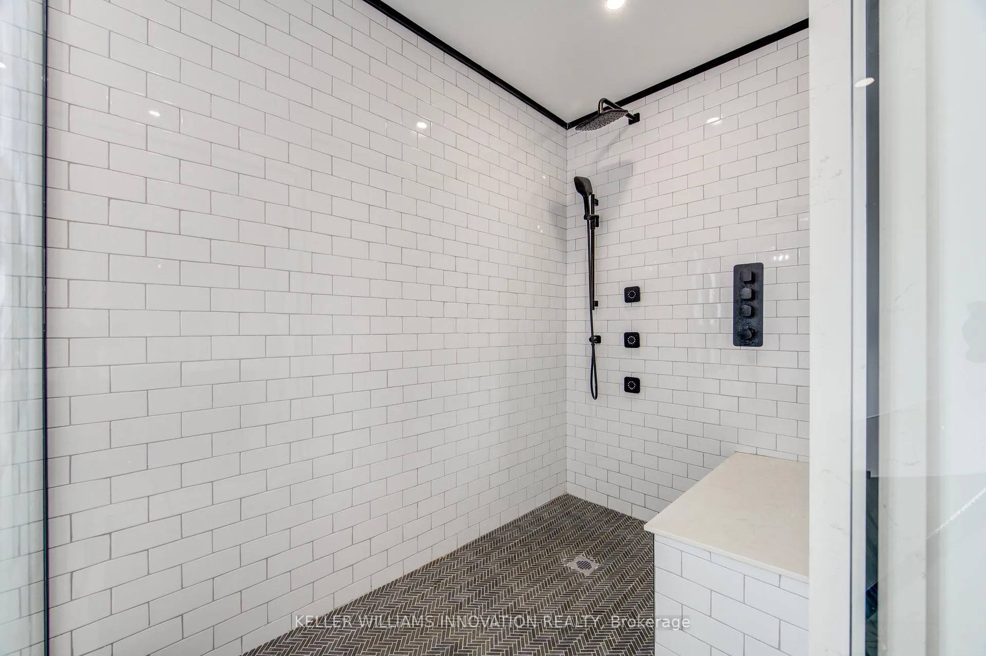 Photo 38 of 8 Edgeview Crescent W, Middlesex Centre, Kilworth — HOMEH