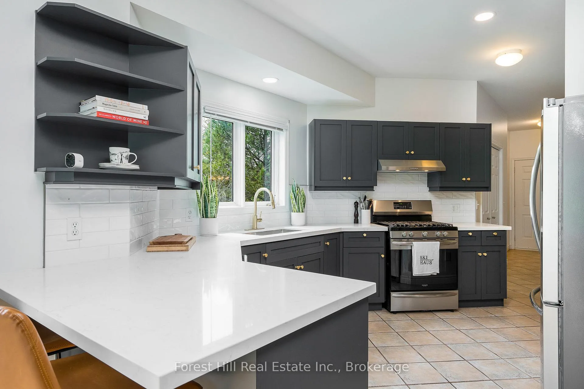 Photo 15 of 140 Augusta Crescent, Blue Mountains — HOMEH