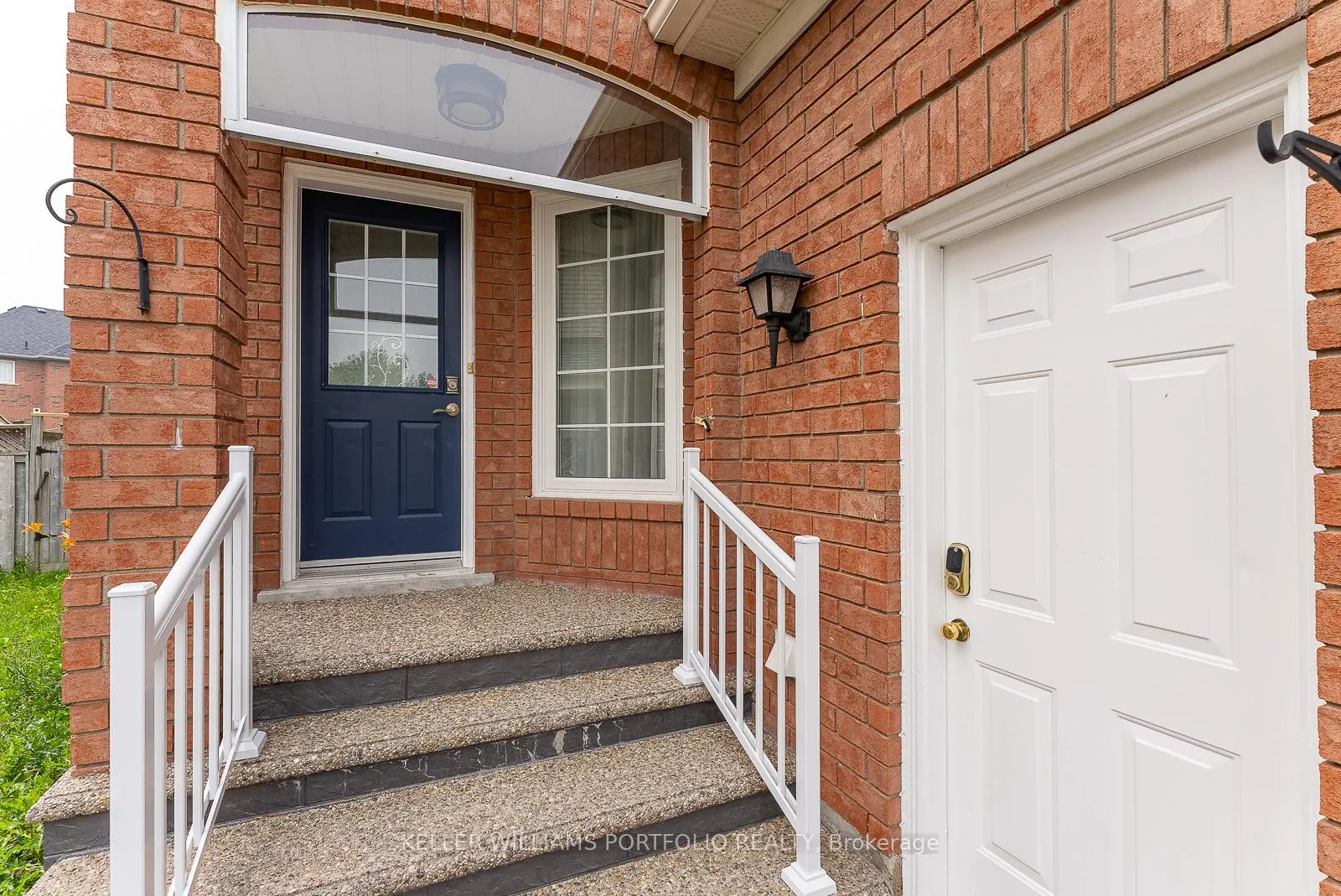 Photo 3 of 1458 Quest Circle, Mississauga, Meadowvale Village — HOMEH
