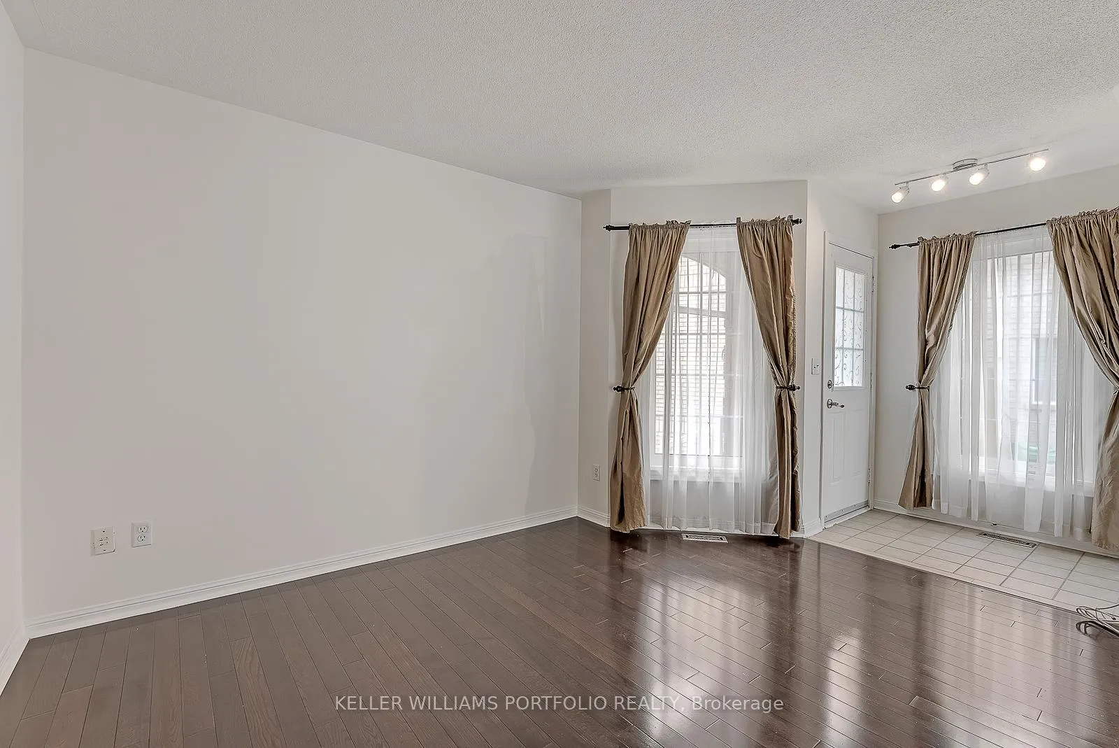 Photo 6 of 1458 Quest Circle, Mississauga, Meadowvale Village — HOMEH