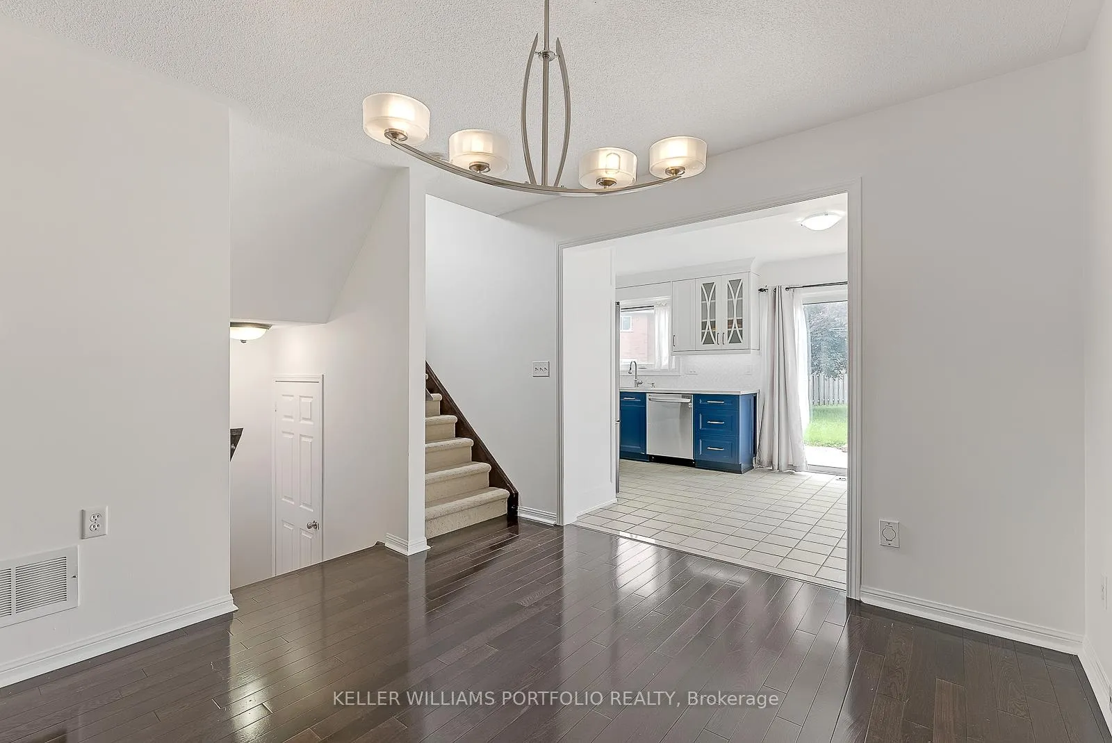 Photo 9 of 1458 Quest Circle, Mississauga, Meadowvale Village — HOMEH