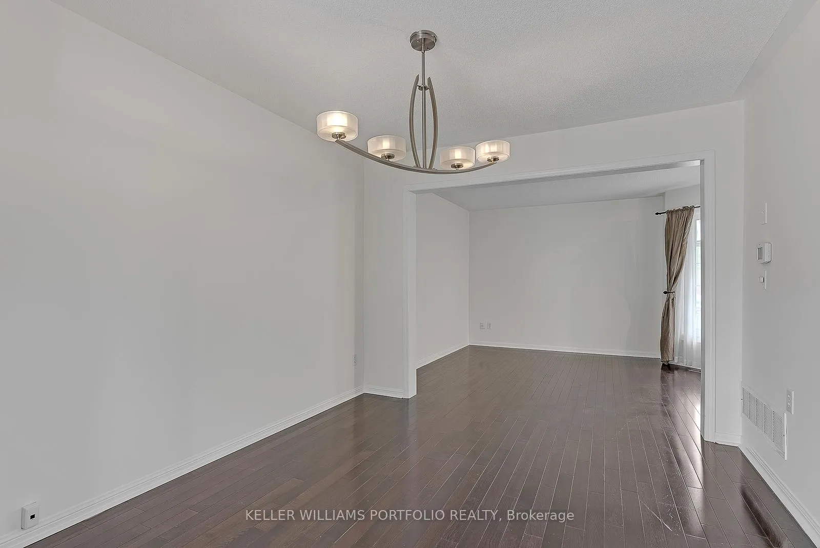 Photo 10 of 1458 Quest Circle, Mississauga, Meadowvale Village — HOMEH