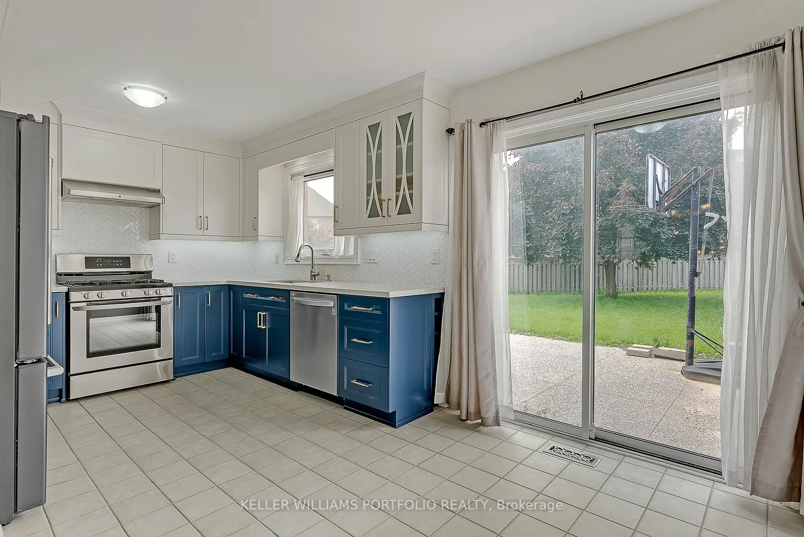 Photo 11 of 1458 Quest Circle, Mississauga, Meadowvale Village — HOMEH