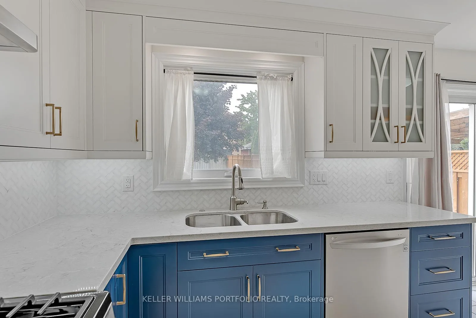 Photo 15 of 1458 Quest Circle, Mississauga, Meadowvale Village — HOMEH