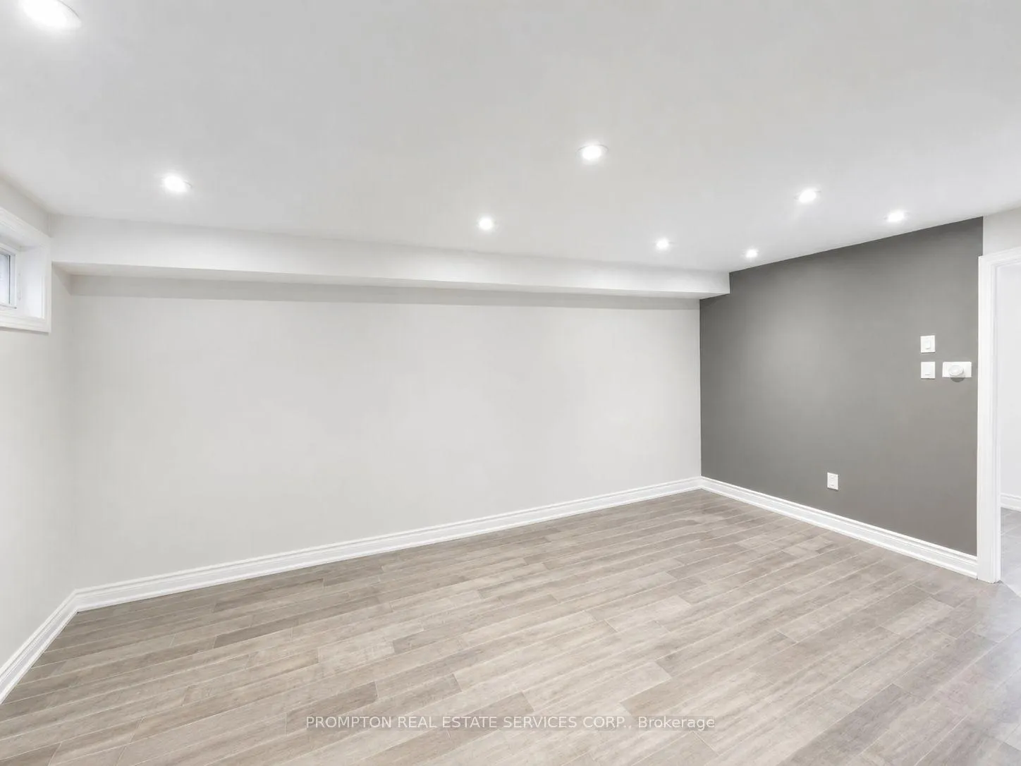 Photo 3 of 108 Parktree Drive, Vaughan, Maple — HOMEH