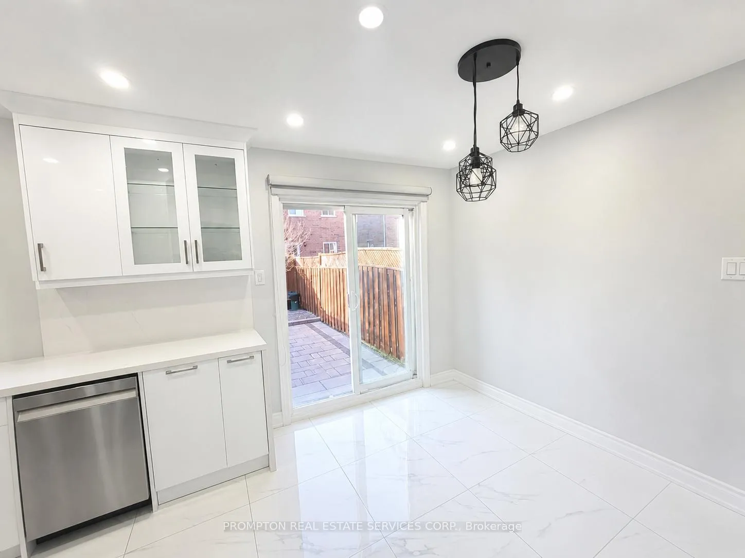 Photo 4 of 108 Parktree Drive, Vaughan, Maple — HOMEH