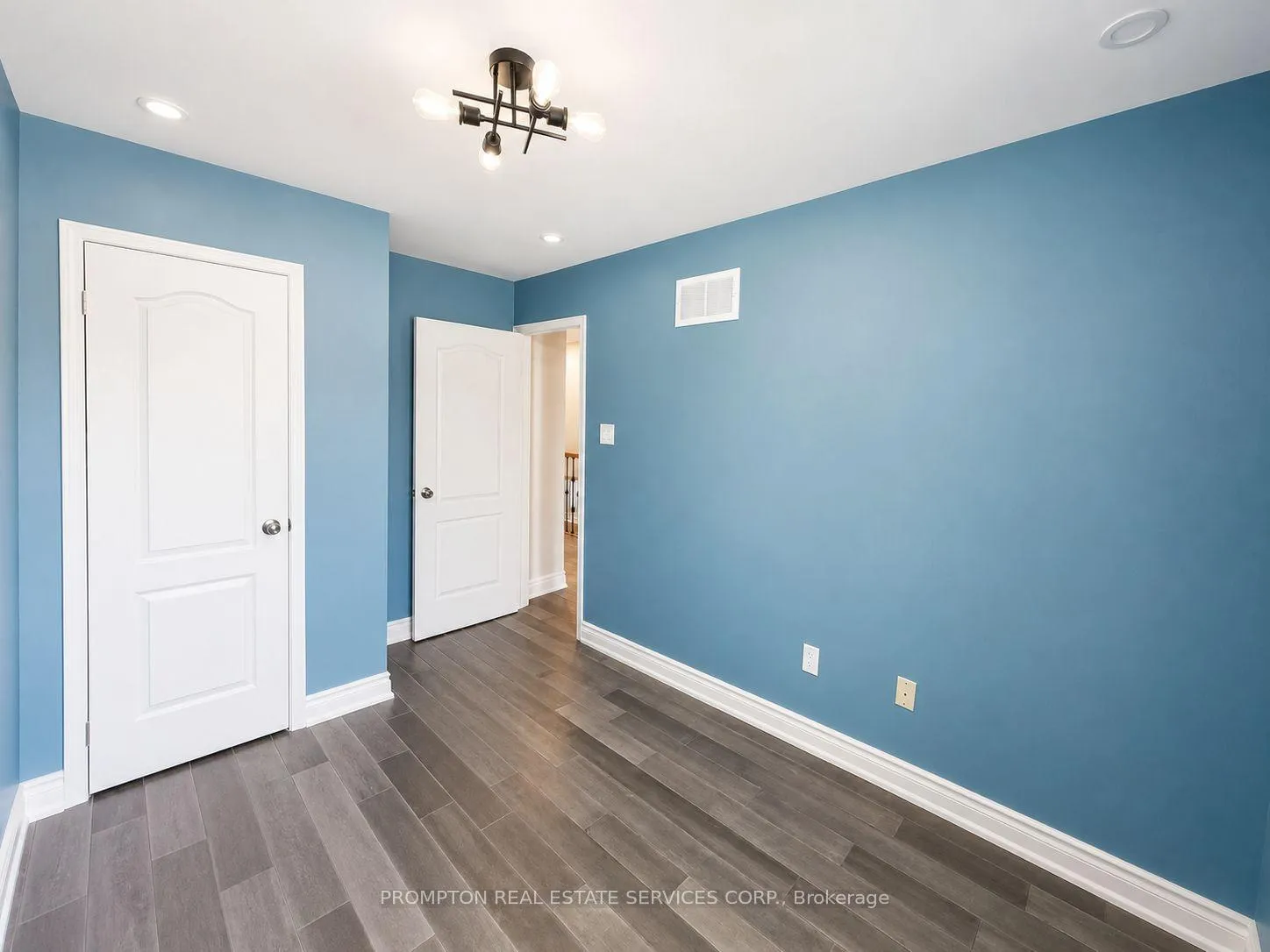 Photo 6 of 108 Parktree Drive, Vaughan, Maple — HOMEH