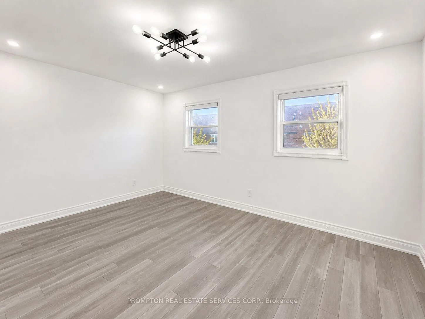 Photo 10 of 108 Parktree Drive, Vaughan, Maple — HOMEH