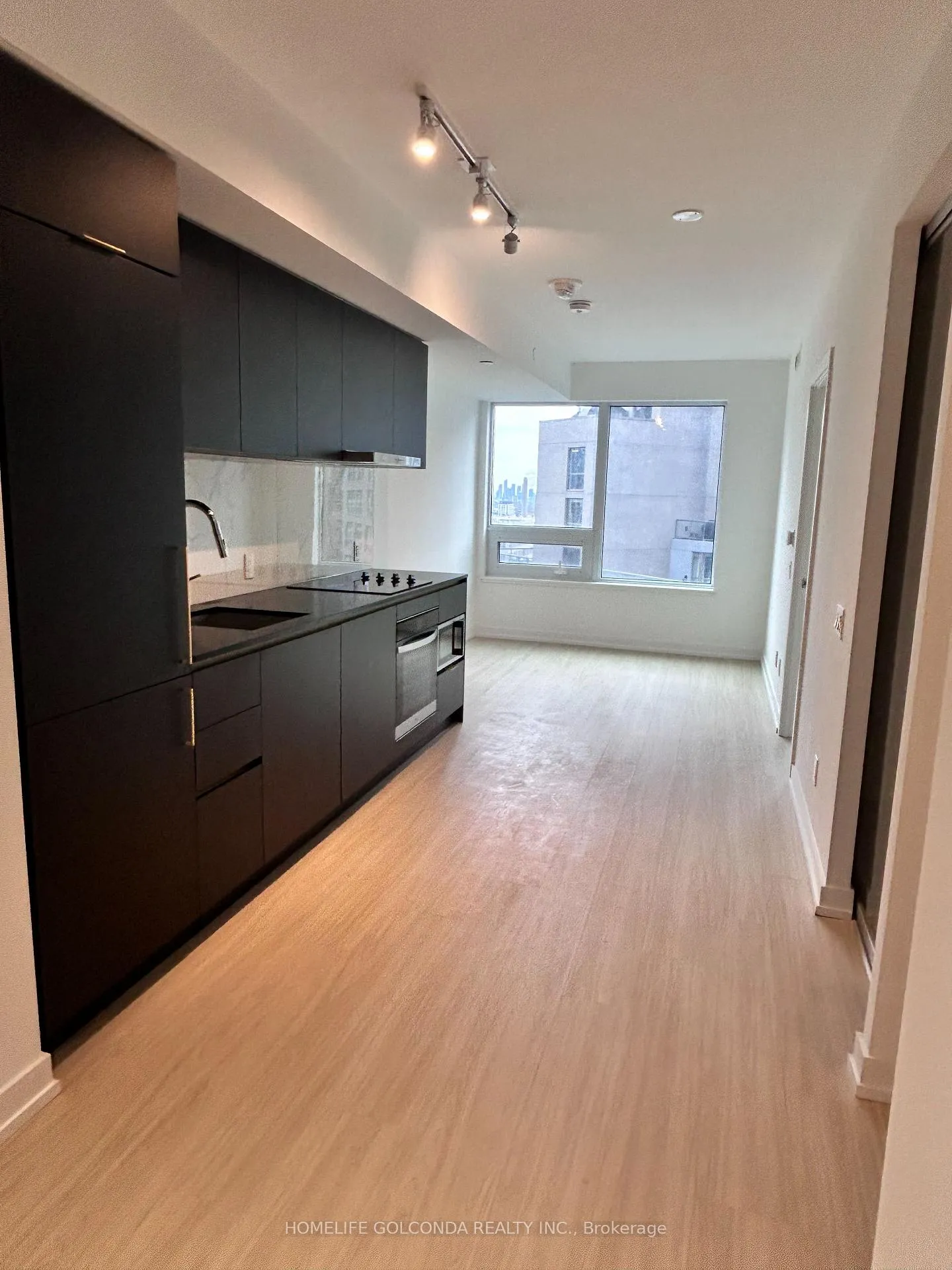 Photo 2 of Unit 2702, 8 Wellesley Street W, Toronto, Bay Street Corridor — HOMEH