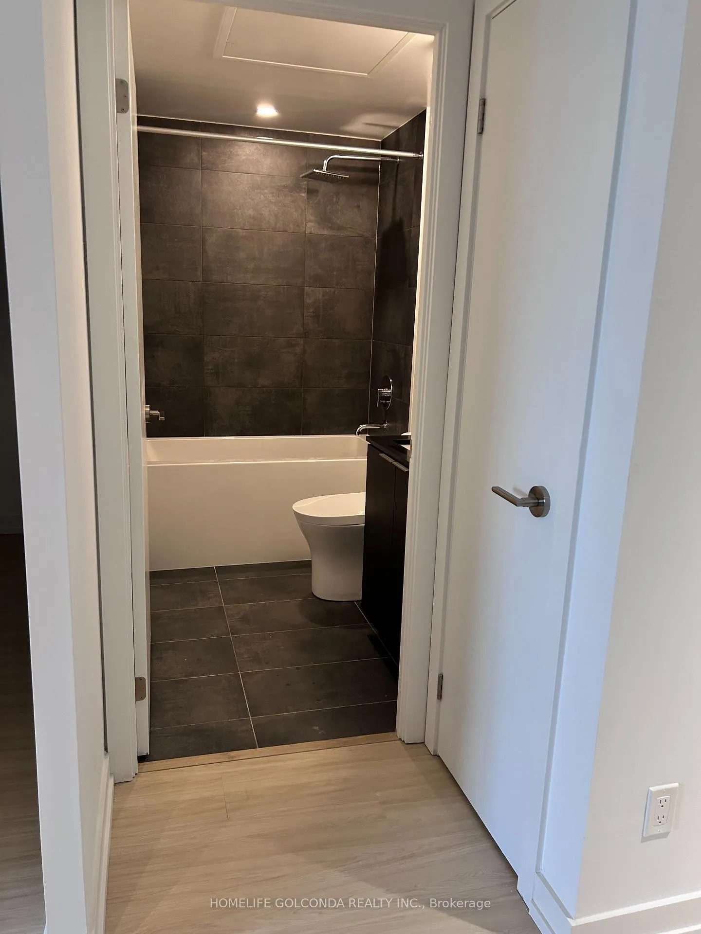 Photo 3 of Unit 2702, 8 Wellesley Street W, Toronto, Bay Street Corridor — HOMEH