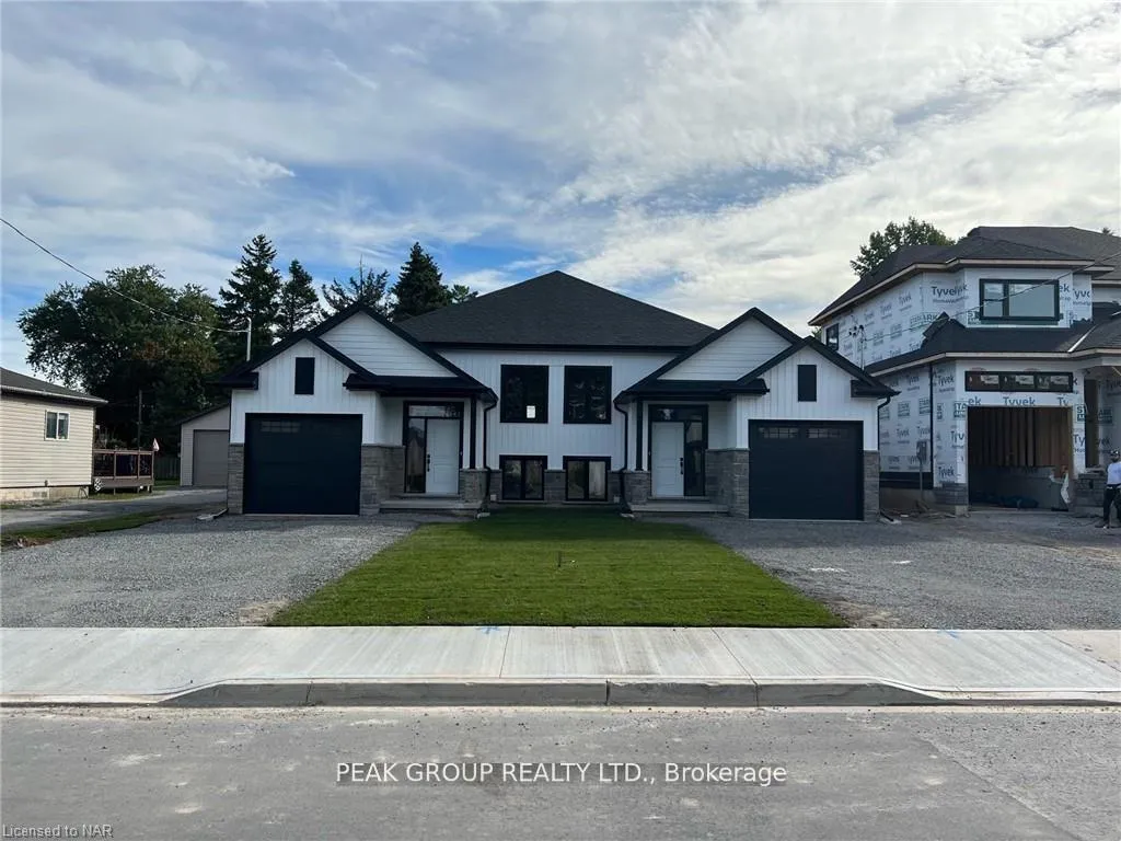 Photo 2 of 4590 Lee Avenue, Niagara Falls, Ascot — HOMEH