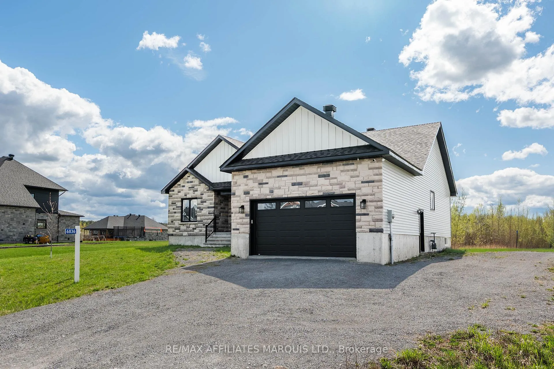 Photo 3 of 6836 James Crescent, South Glengarry, South Glengarry (Charlottenburgh) Twp — HOMEH