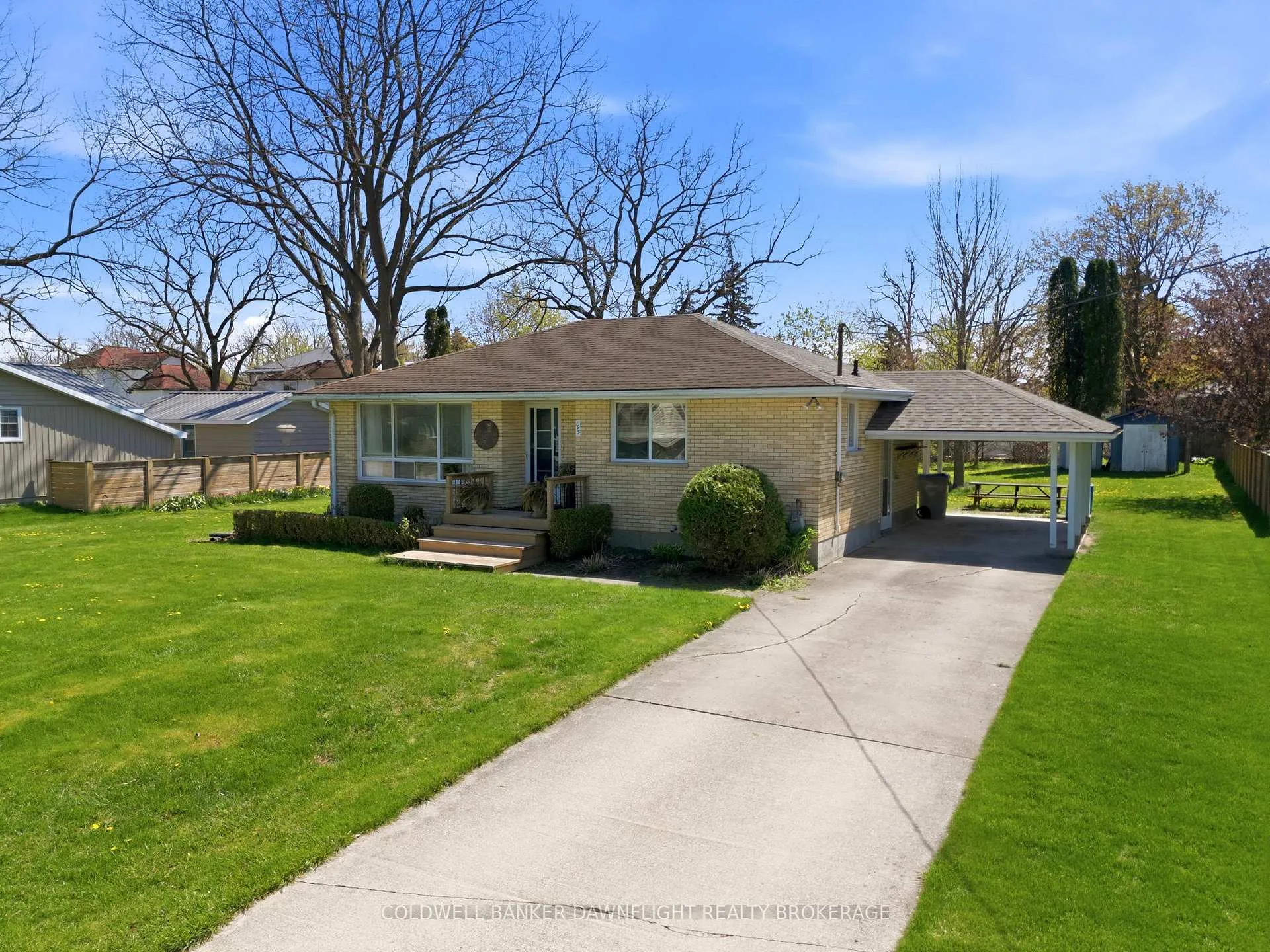 Photo 3 of 195 Bethany Street, North Middlesex, Parkhill — HOMEH