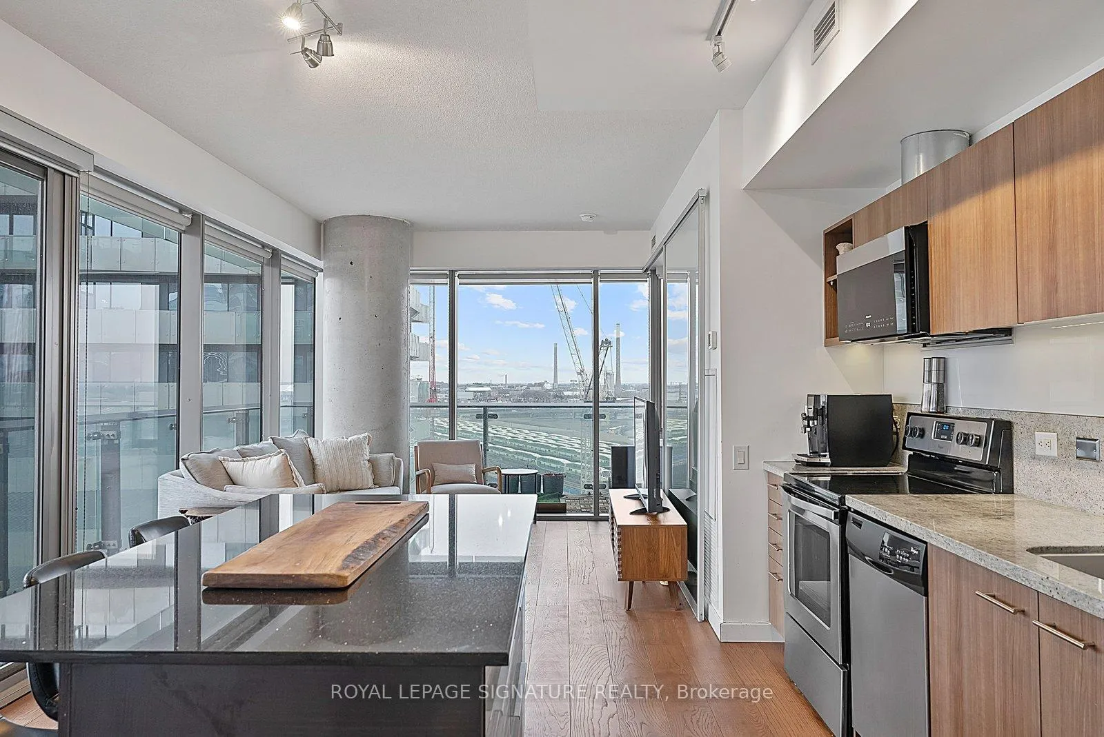 Photo 8 of Unit 1103, 70 Distillery Lane, Toronto, Waterfront Communities — HOMEH