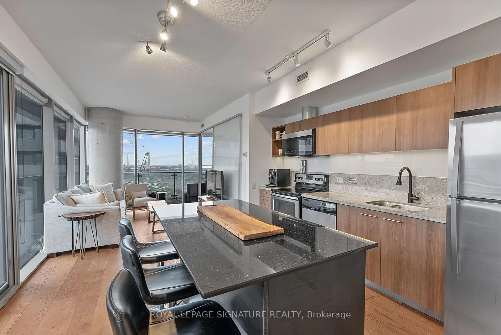 Photo 9 of Unit 1103, 70 Distillery Lane, Toronto, Waterfront Communities — HOMEH