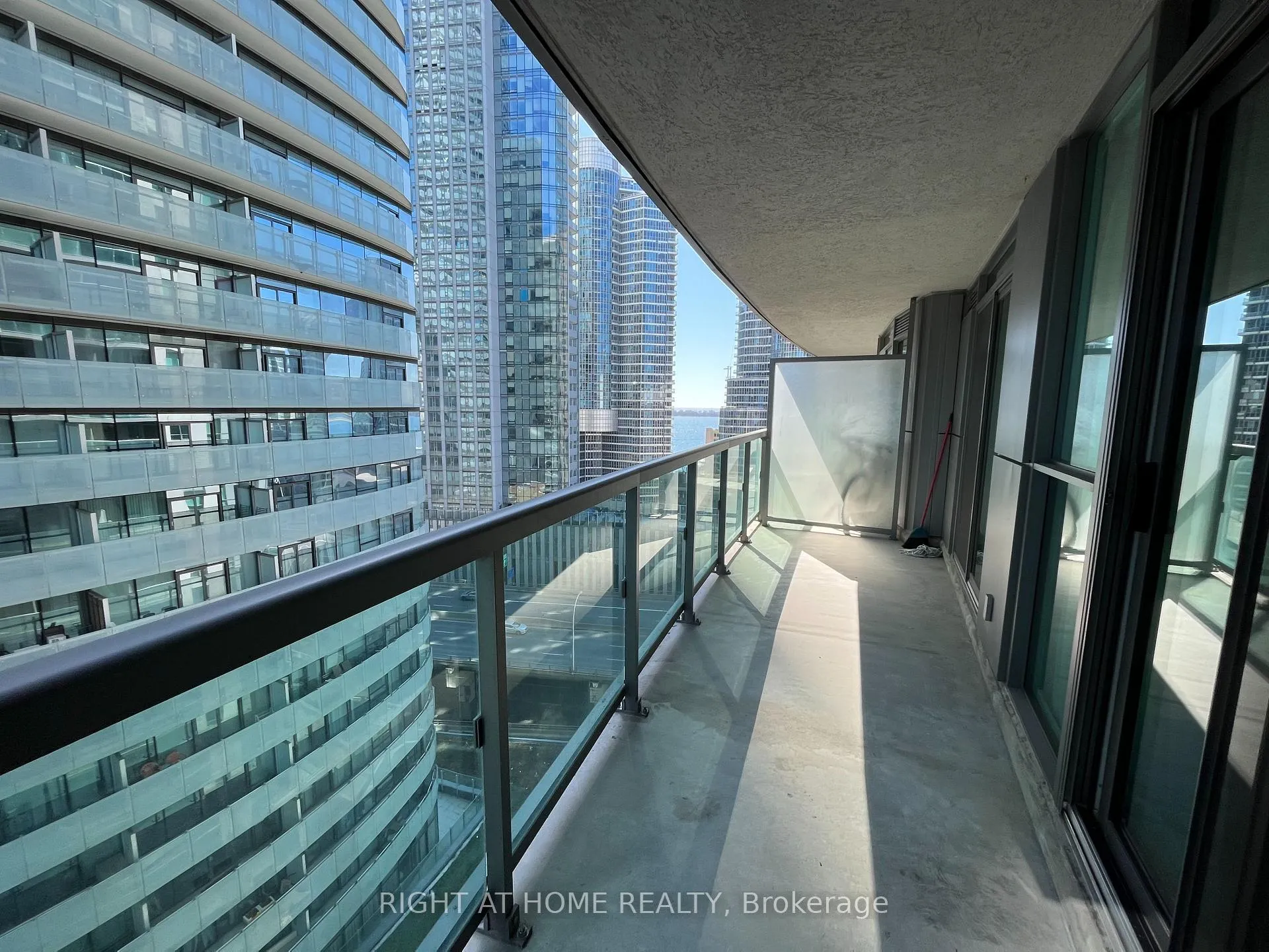 Photo 9 of Unit 1807, 19 Grand Trunk Crescent, Toronto, Waterfront Communities — HOMEH