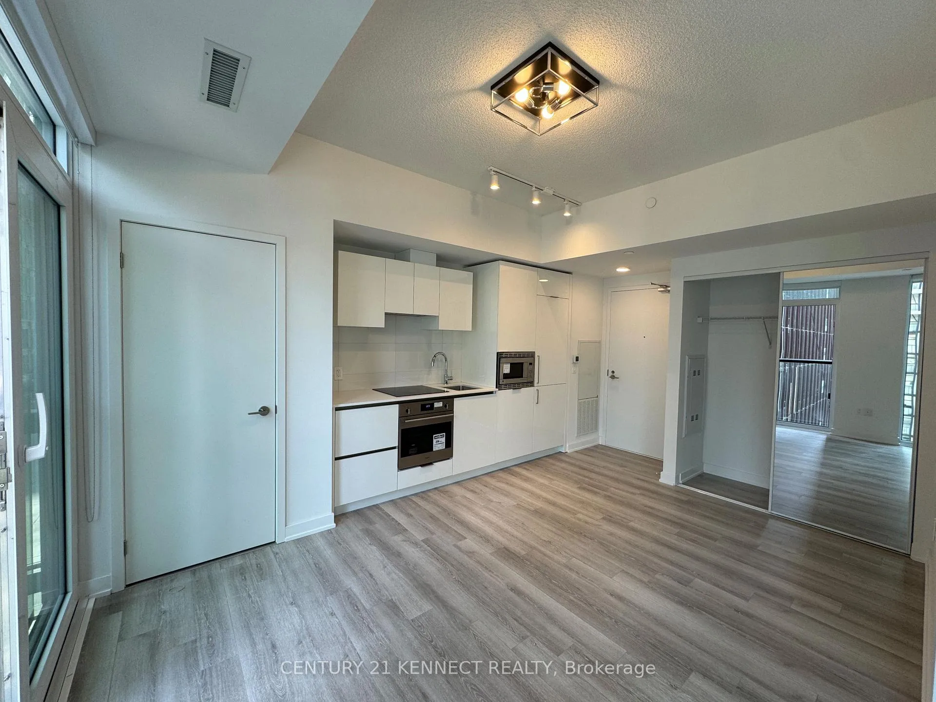 Photo 3 of Unit 1315, 121 St. Patrick Street, Toronto, Kensington-Chinatown — HOMEH