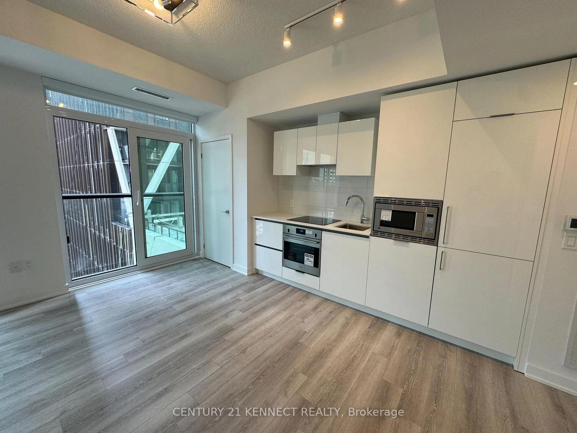 Photo 4 of Unit 1315, 121 St. Patrick Street, Toronto, Kensington-Chinatown — HOMEH
