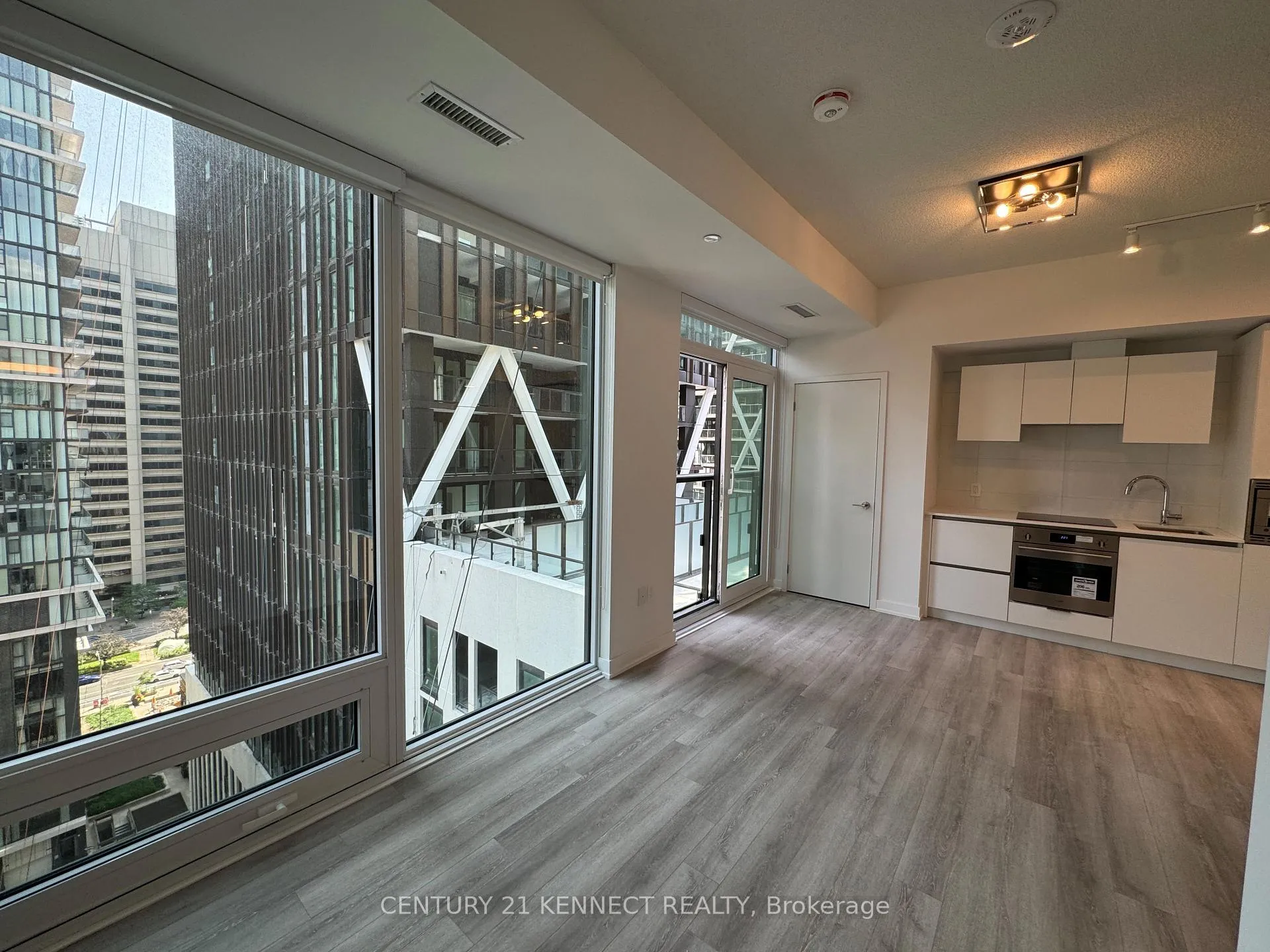 Photo 6 of Unit 1315, 121 St. Patrick Street, Toronto, Kensington-Chinatown — HOMEH