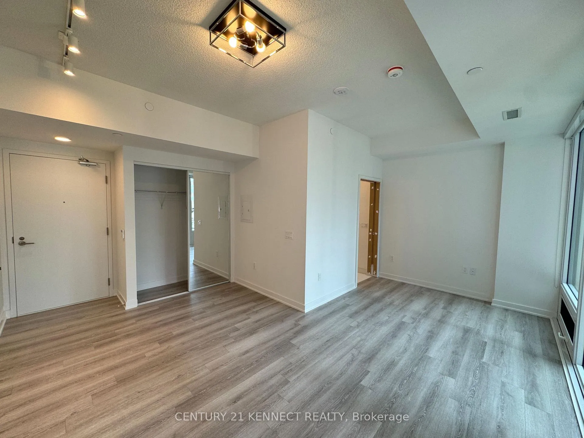 Photo 8 of Unit 1315, 121 St. Patrick Street, Toronto, Kensington-Chinatown — HOMEH