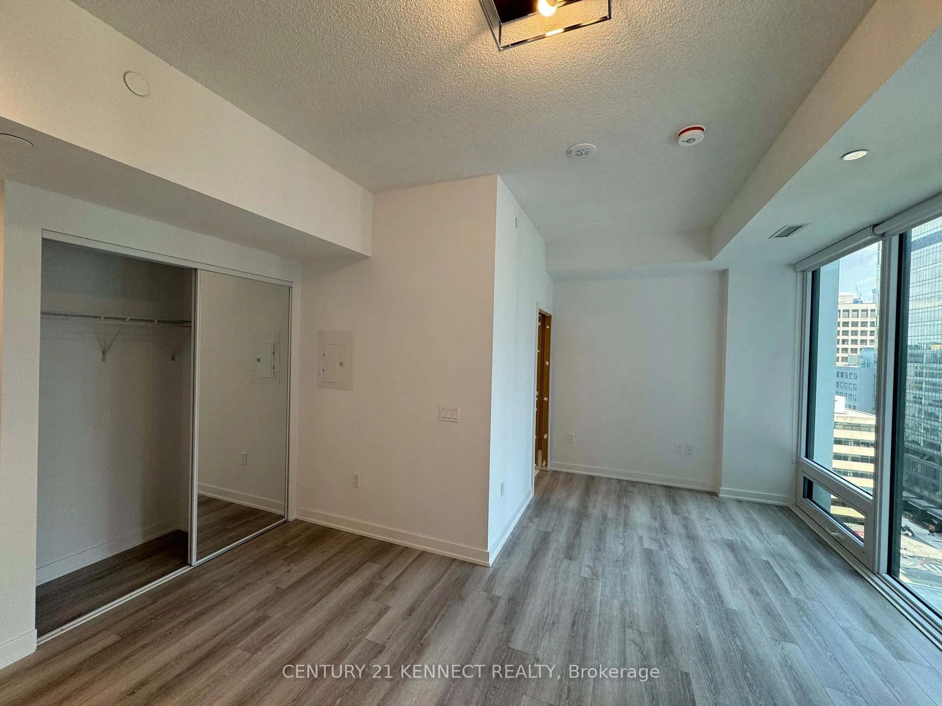 Photo 9 of Unit 1315, 121 St. Patrick Street, Toronto, Kensington-Chinatown — HOMEH