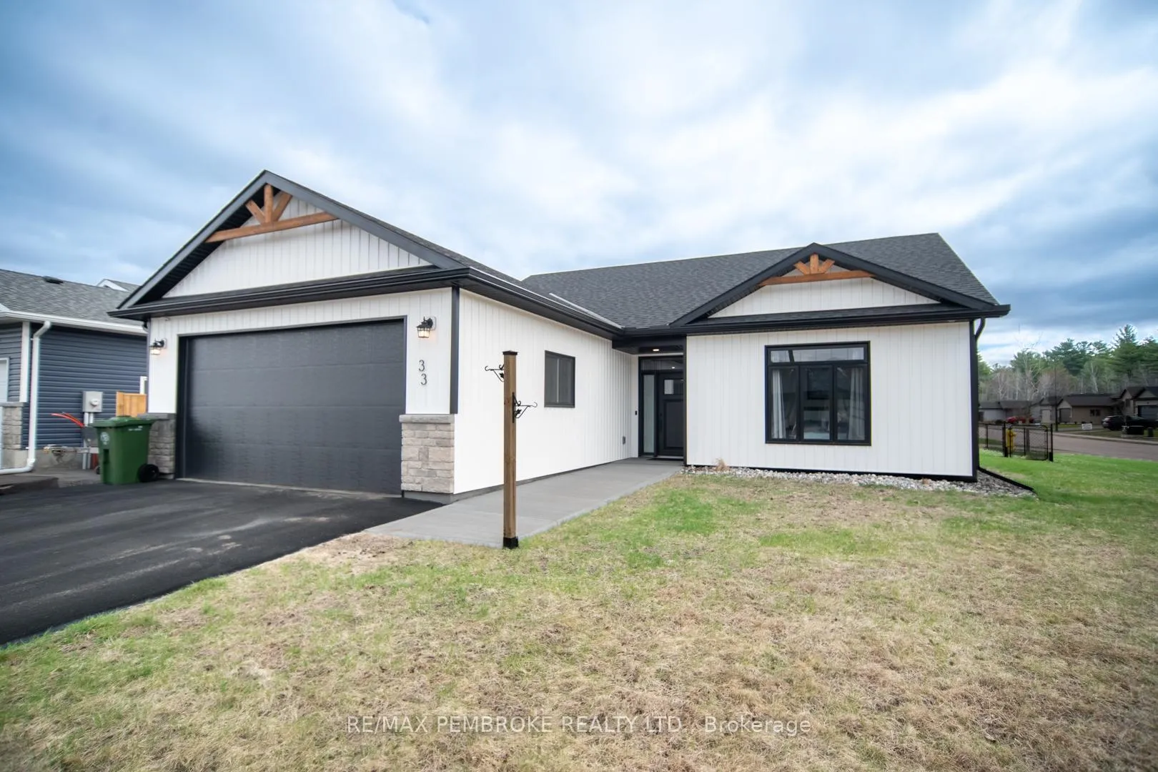 Photo 1 of 33 Durant Street, Petawawa — HOMEH