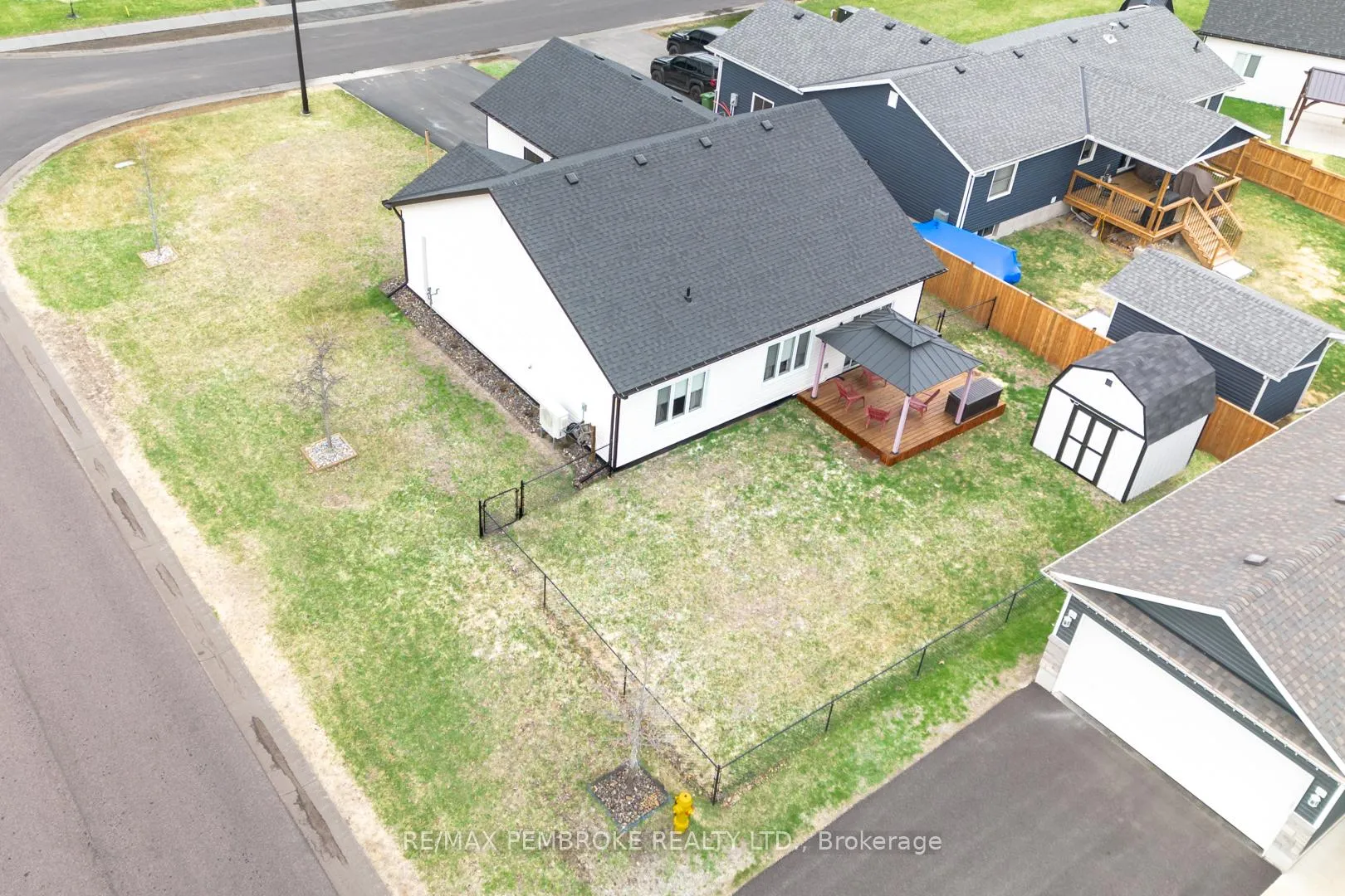 Photo 3 of 33 Durant Street, Petawawa — HOMEH