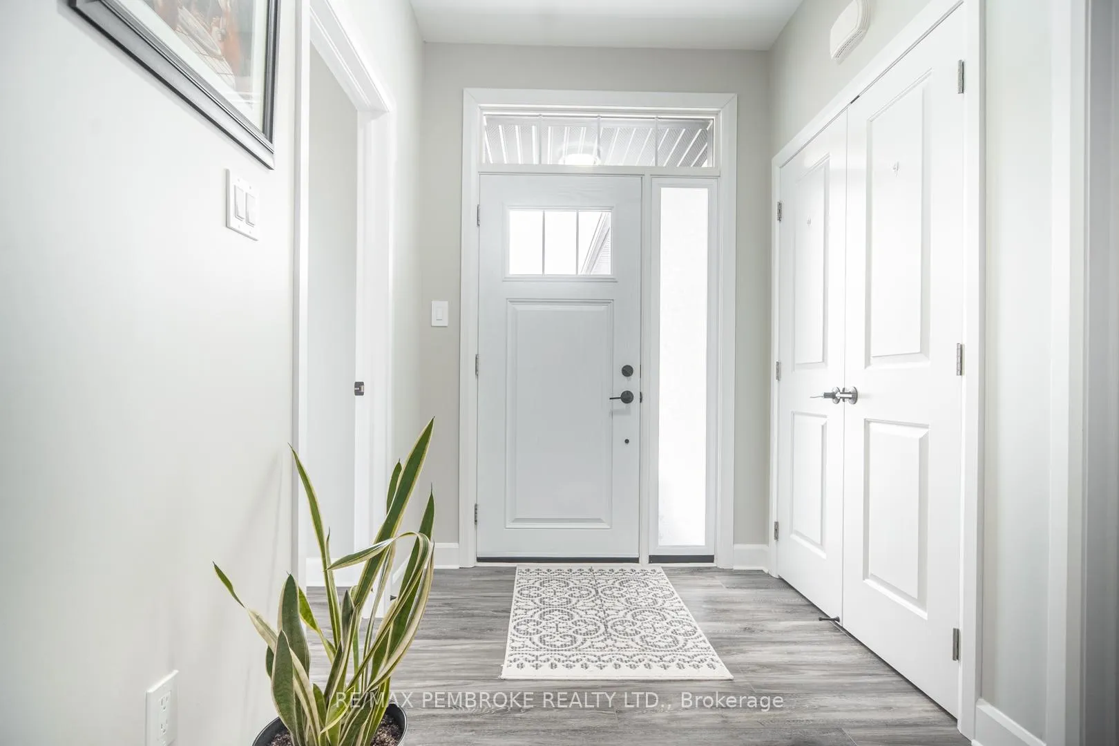 Photo 4 of 33 Durant Street, Petawawa — HOMEH