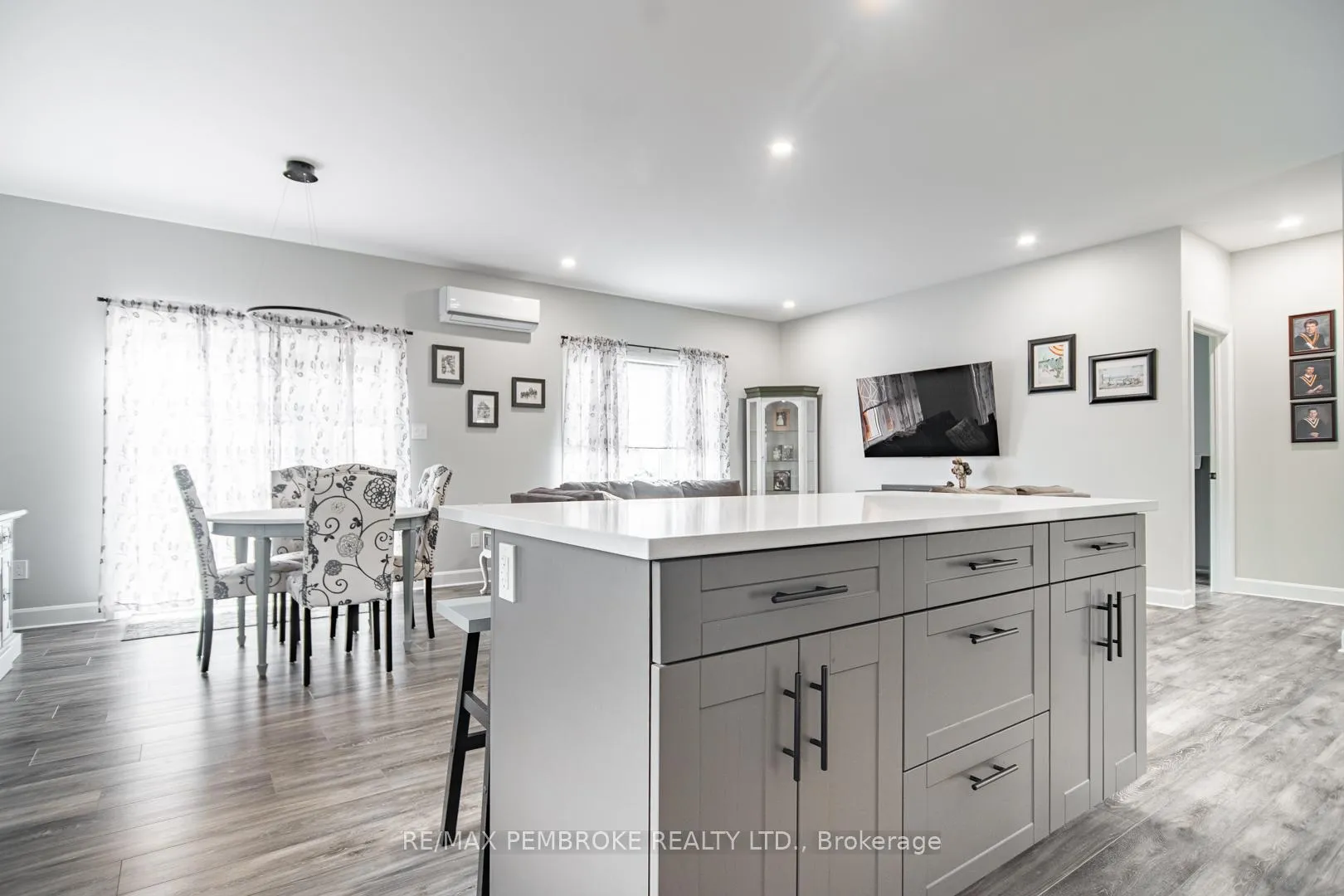 Photo 12 of 33 Durant Street, Petawawa — HOMEH